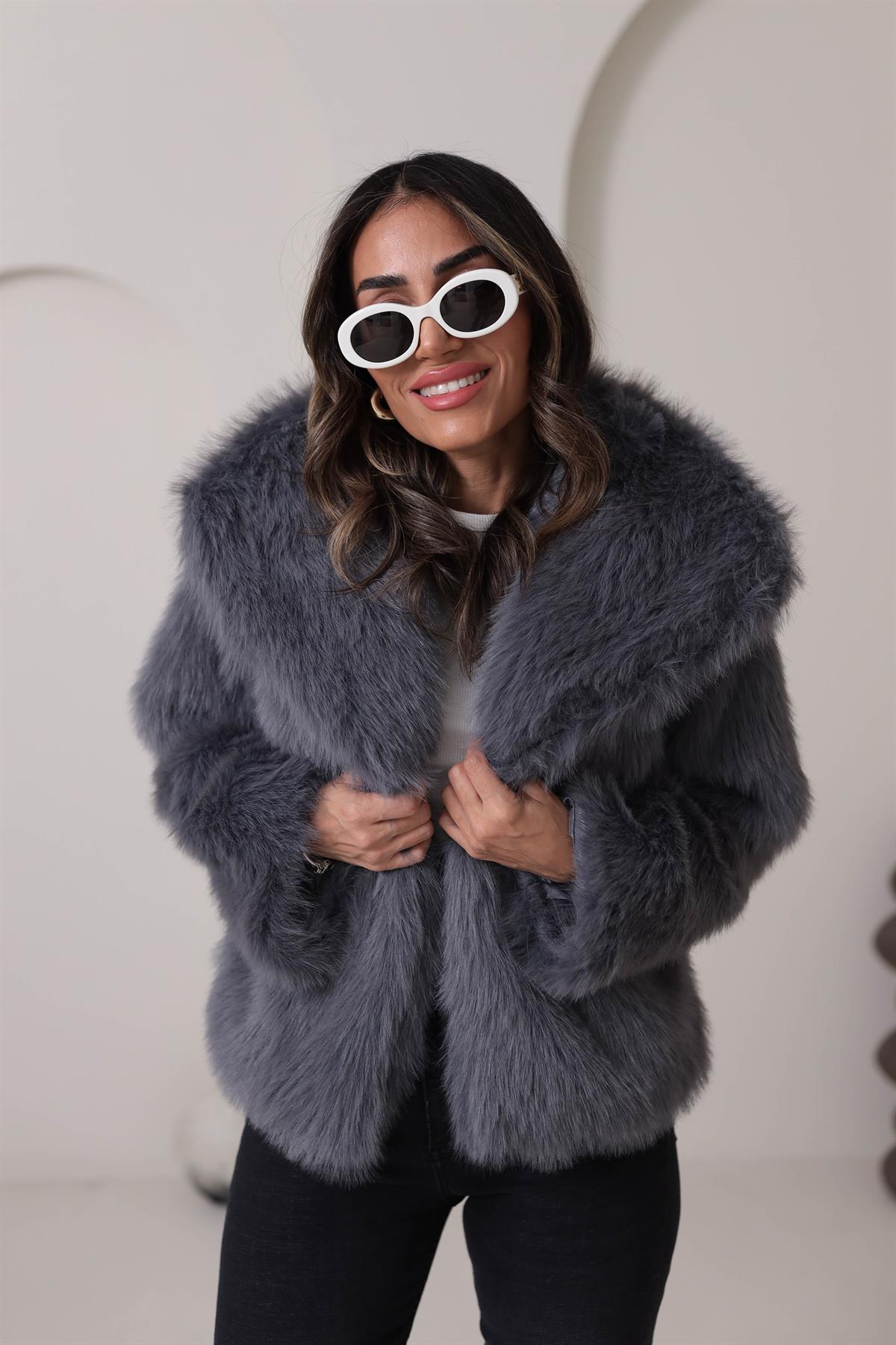 2429 Ara Boy Yakalı Kürk FÜME