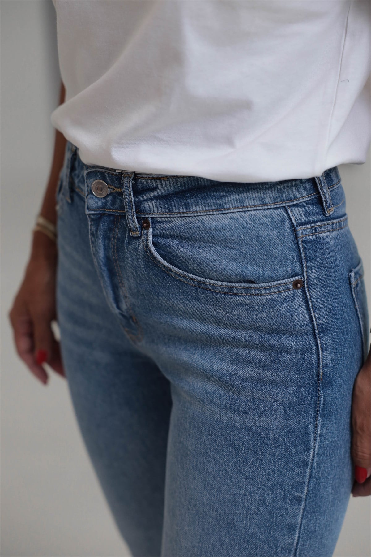 2402 Lazer Kesikli Boyfit Jean ORTA MAVİ