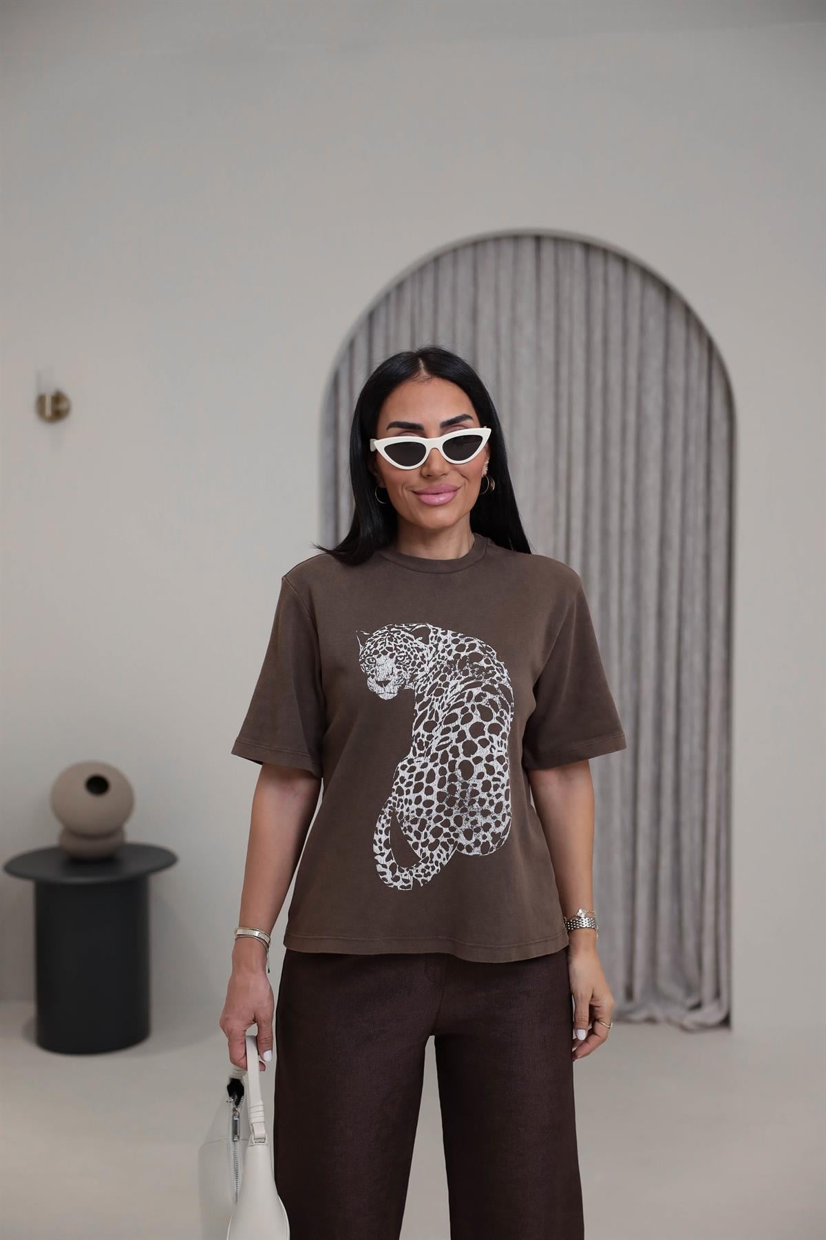 8111 Kaplan Baskılı Pamuklu Yıkamalı Tshirt KAHVE