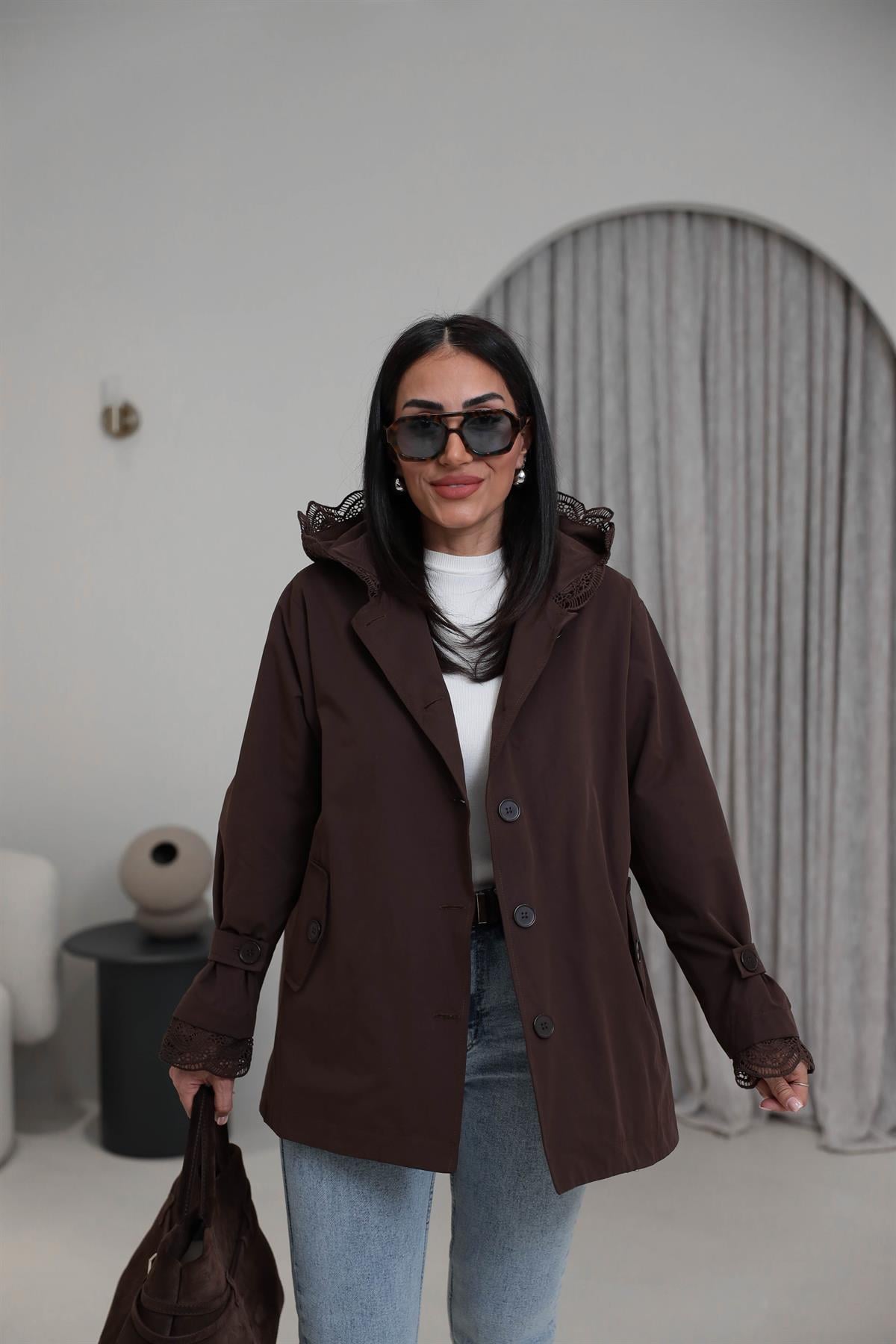 9719 Güpür Detay Teknik Kumaş Trençkot KAHVE