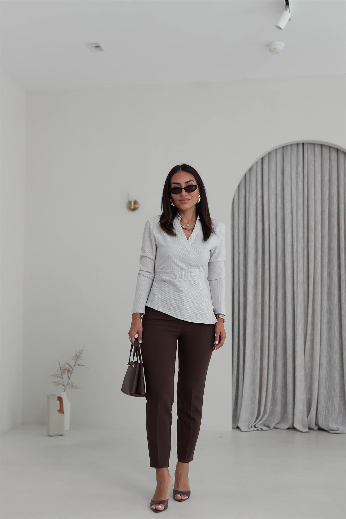 1011 Asimetrik Dikiş Bel Lastikli Çizgili Tasarım Gömlek TAŞ