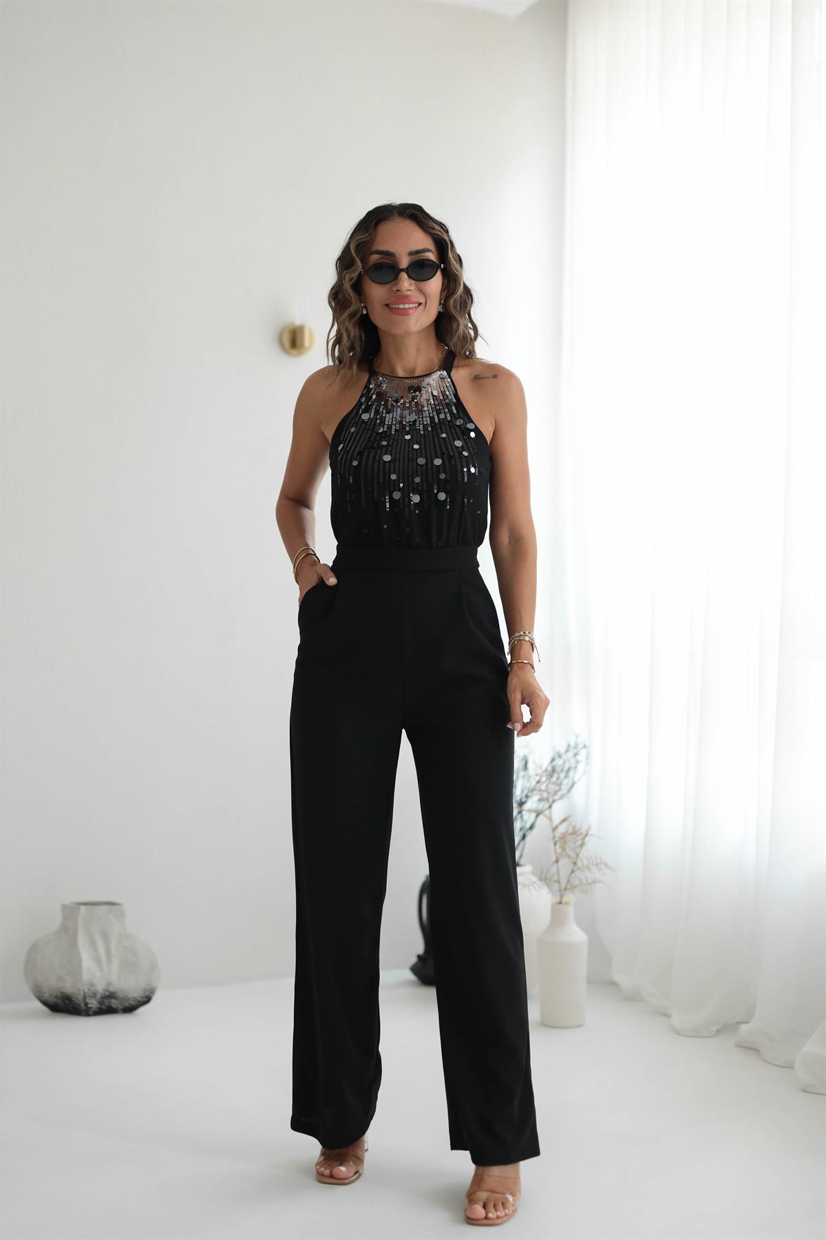 6917 Halter Yaka Bel Kuşaklı Payet Detaylı Tulum