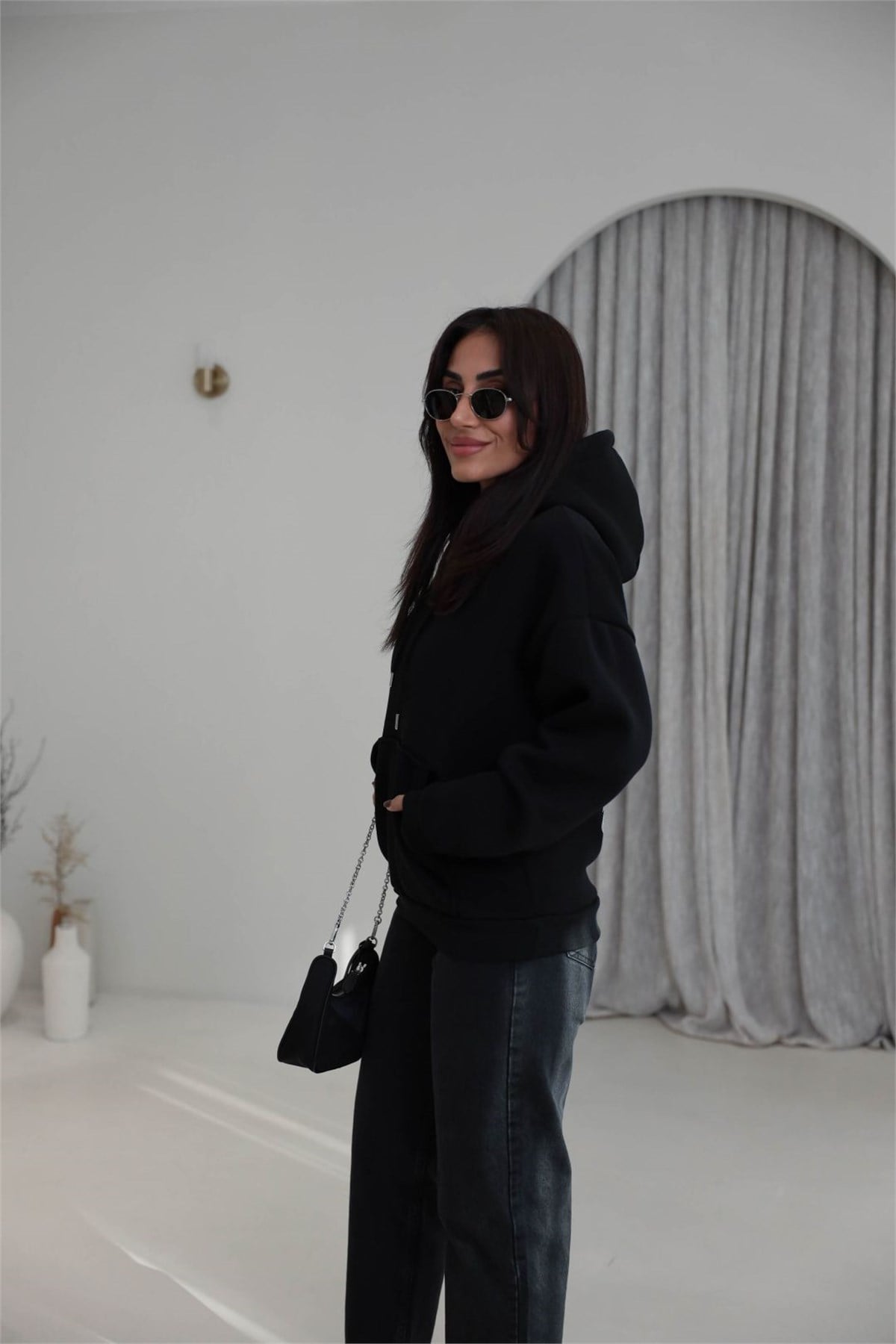 4290 Sırtı Taşlı Kapşonlu Sweatshirt SİYAH