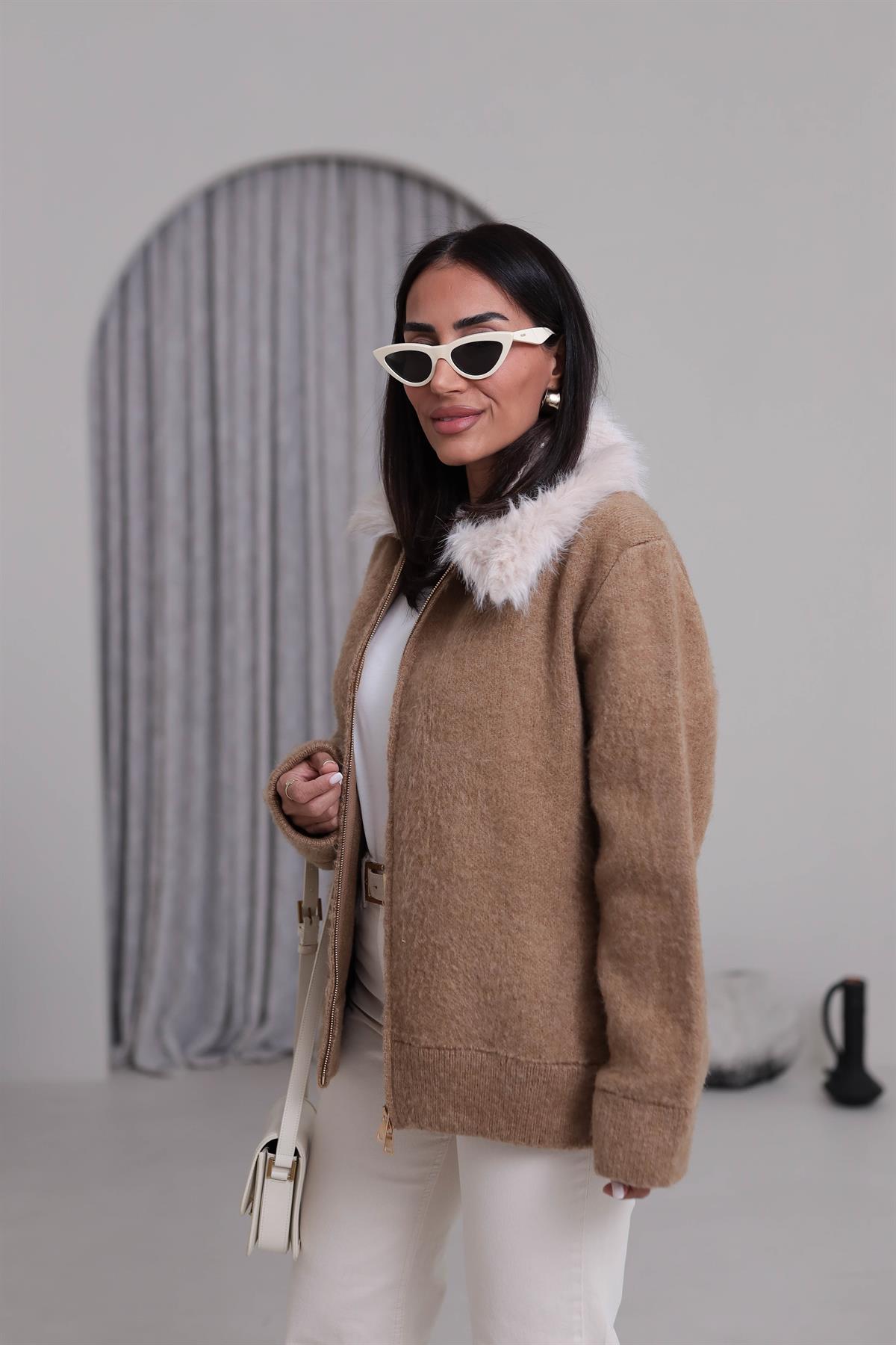 6874 Çıkarılabilir Kürk Yakalı Triko Hırka CAMEL