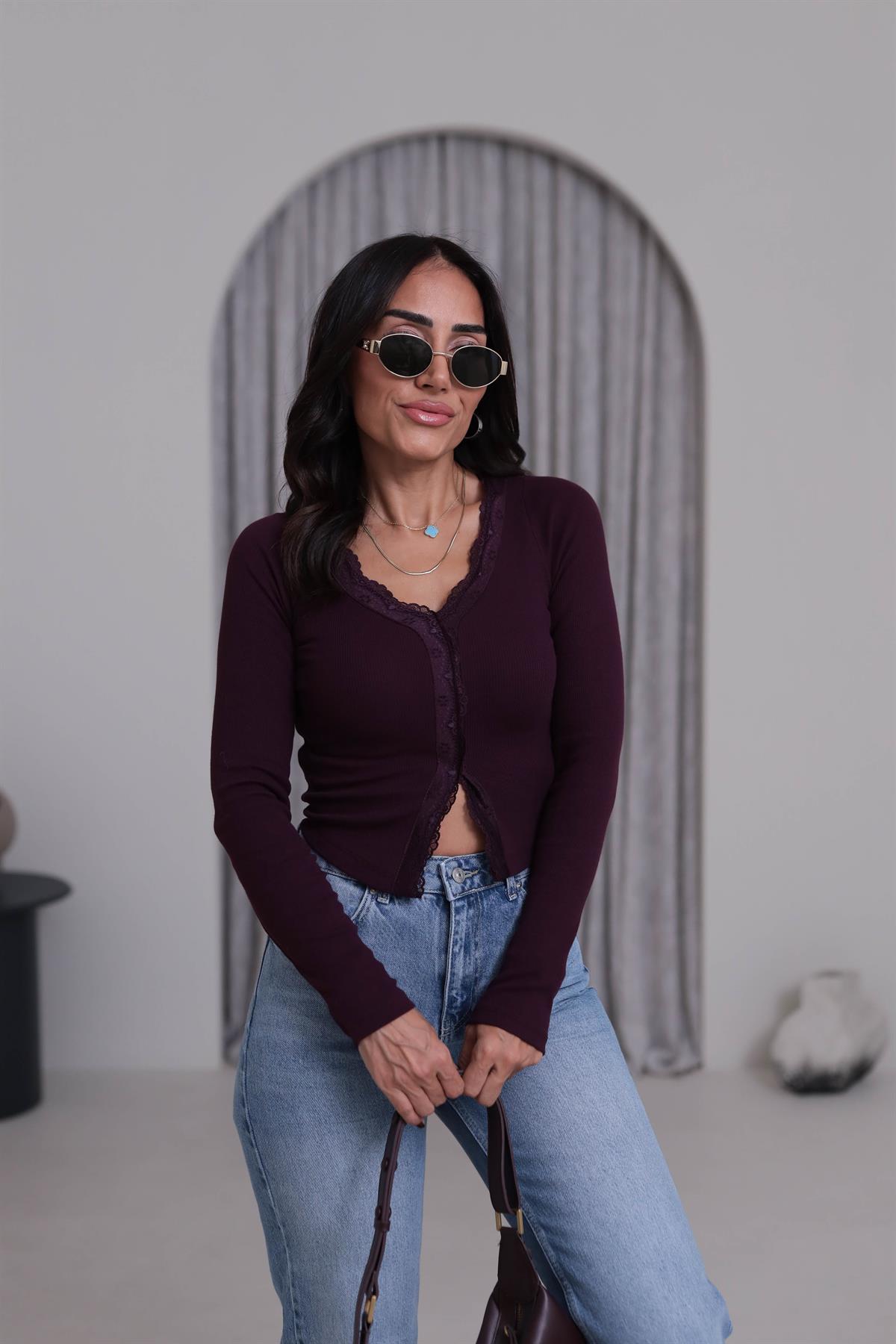 1046 Dantel Detaylı V Yaka Kaşkorse Bluz MÜRDÜM