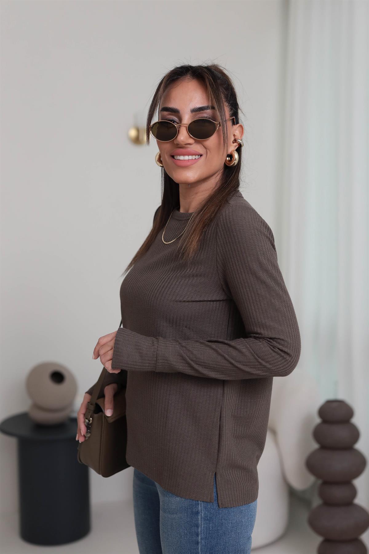 1206 Bisiklet Yaka Parmak Geçebilir Detaylı  Bluz VİZON