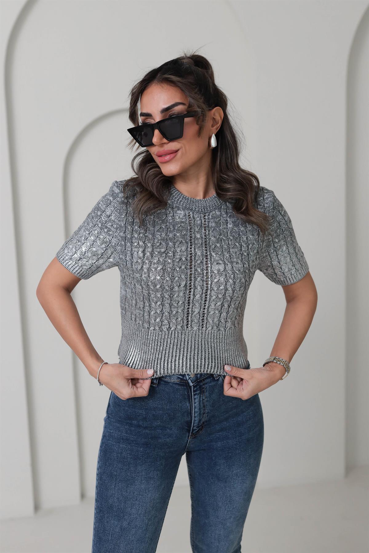 4225 Gümüş Baskılı Kısa Kol Kazak FÜME