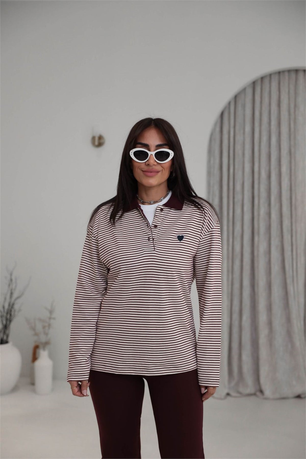 9022 Çizgili Polo Yaka Kalp Nakışlı Bluz BORDO