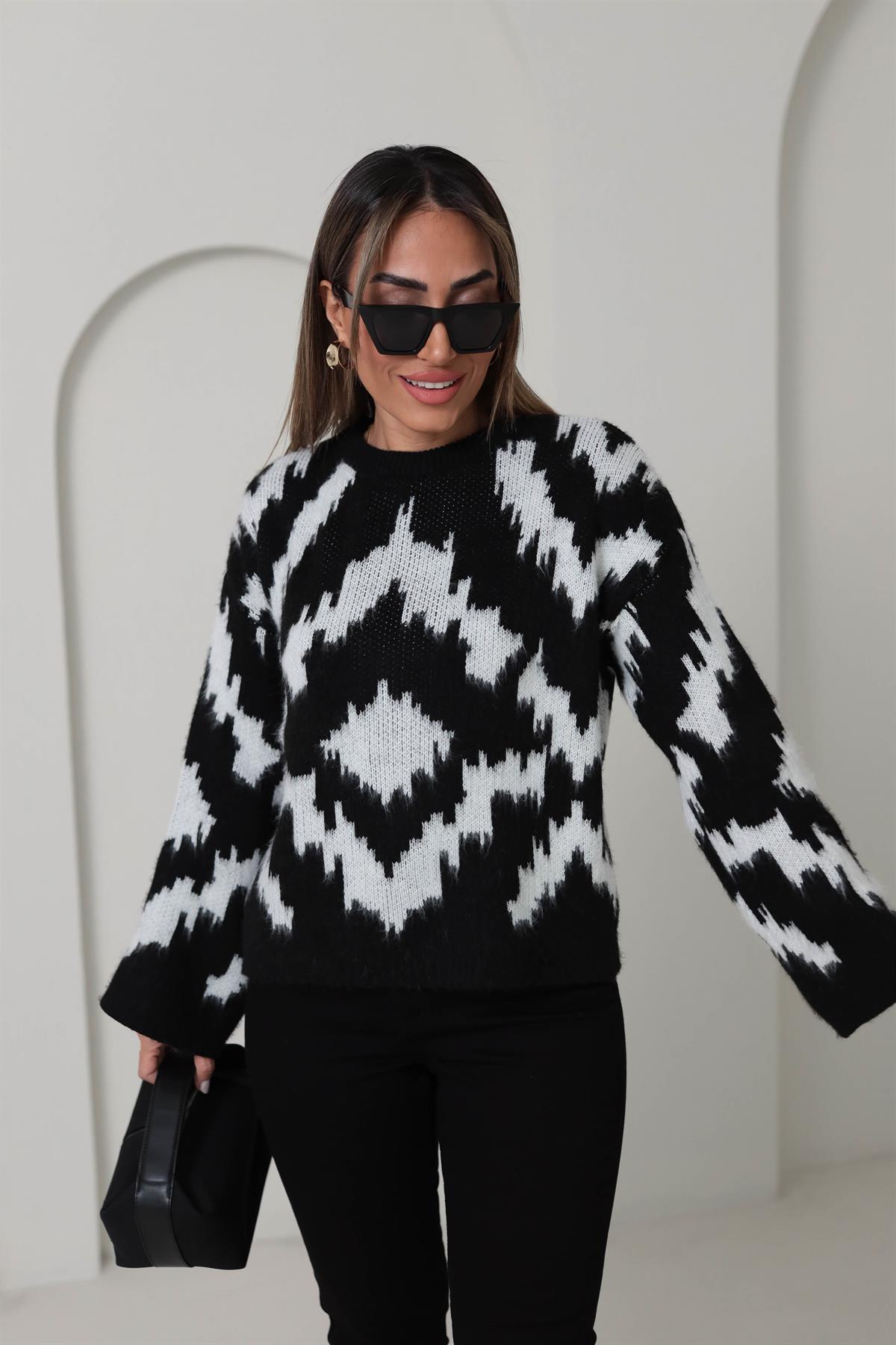 0029 Bisiklet Yaka Kilim Desen Şardonlu Triko SİYAH-EKRU