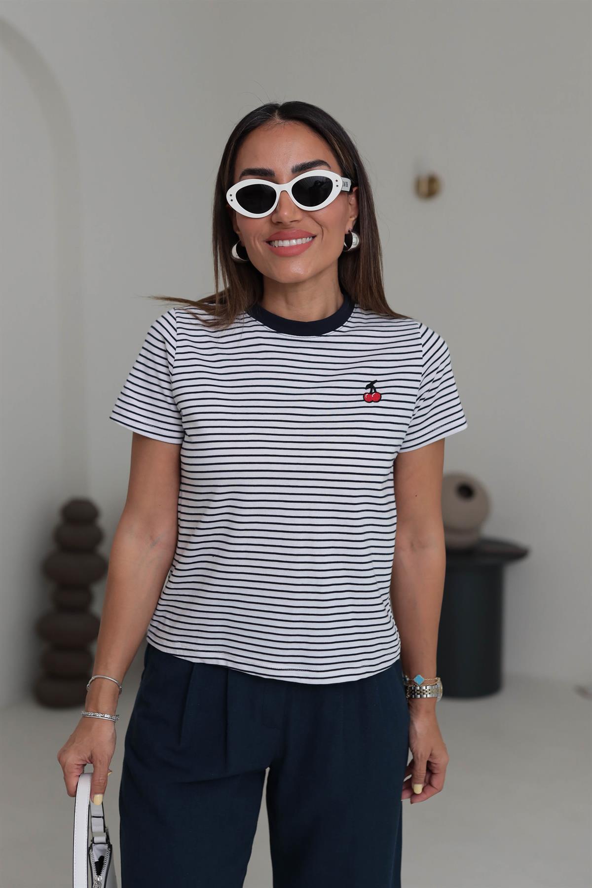 0415 Kiraz Nakış İşlemeli Çizgili Pamuklu Tshirt LACİ-BEYAZ