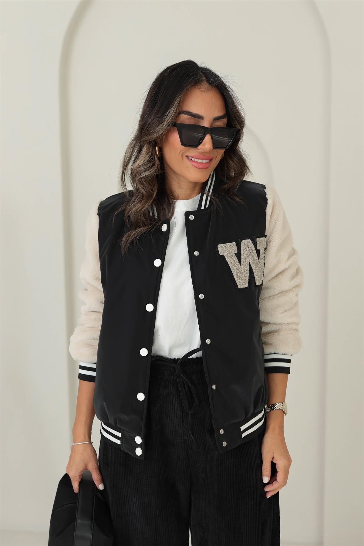 Kolları Kürk Garnili Çıtçıtlı Mont SİYAH