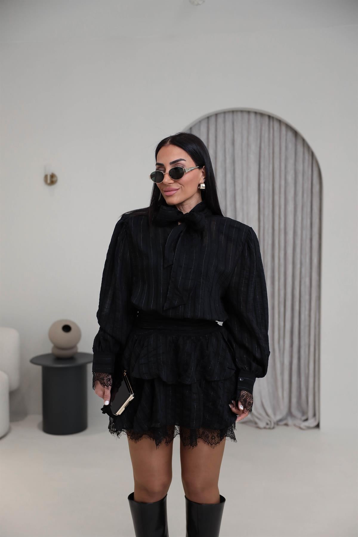 5540 Dantel Detaylı Vatkalı Kat Kat Elbise SİYAH