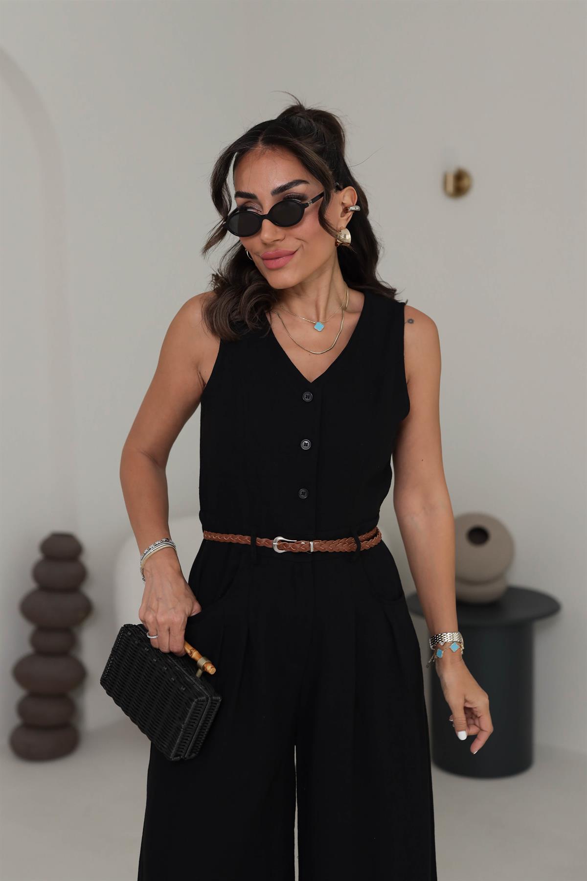 0022 Sıfır Kol Kemerli Keten Tulum SİYAH