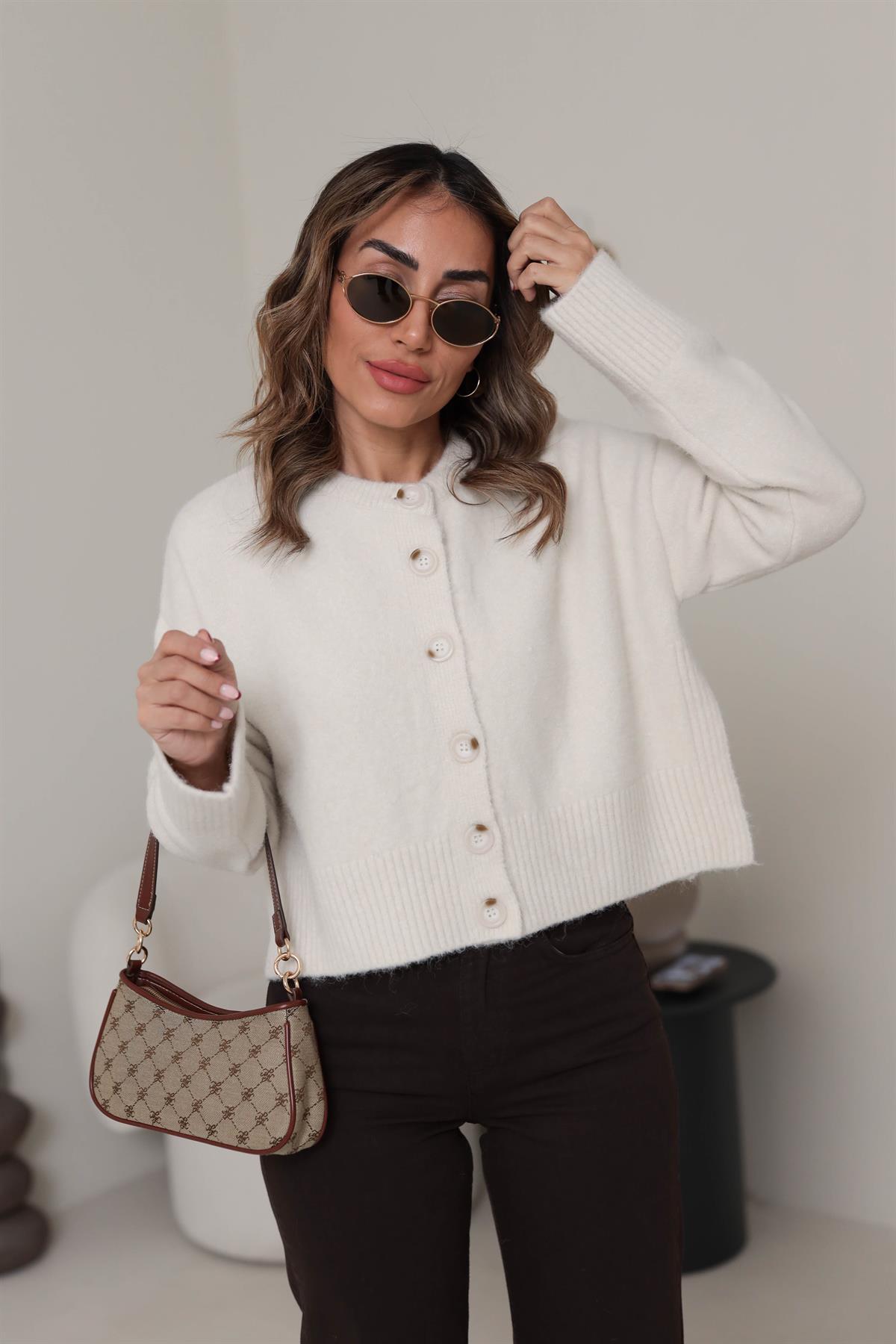 0280 Düğmeli Yumoş Yanları Yırtmaçlı Hırka BEJ