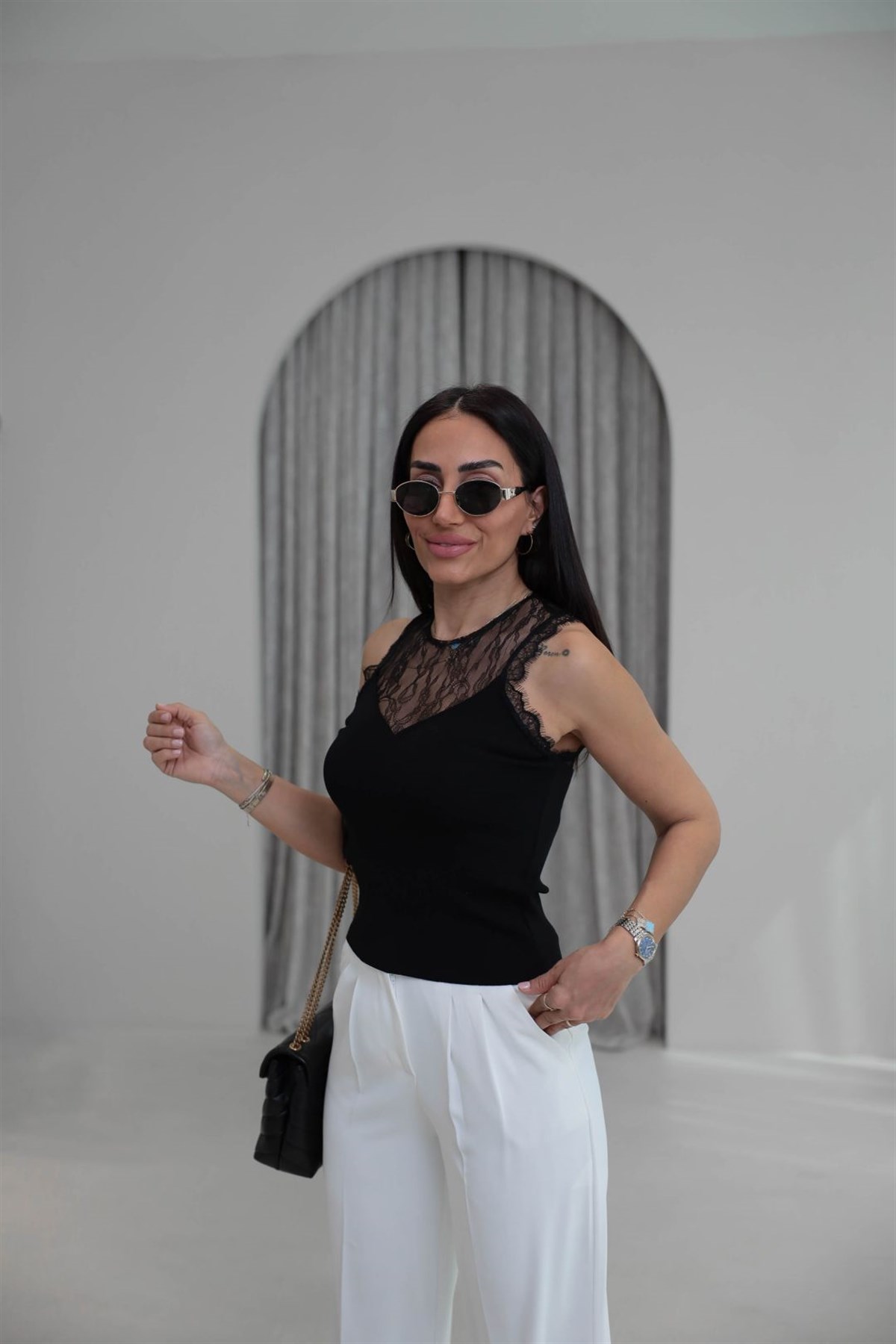 Dantel Garnili Sıfır Kol Triko Bluz SİYAH