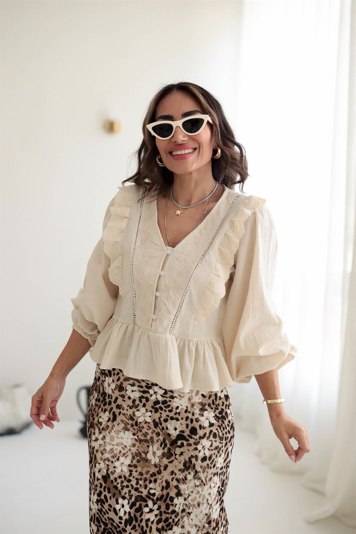 5137 Kolları Lastikli Önden Düğmeli Bluz