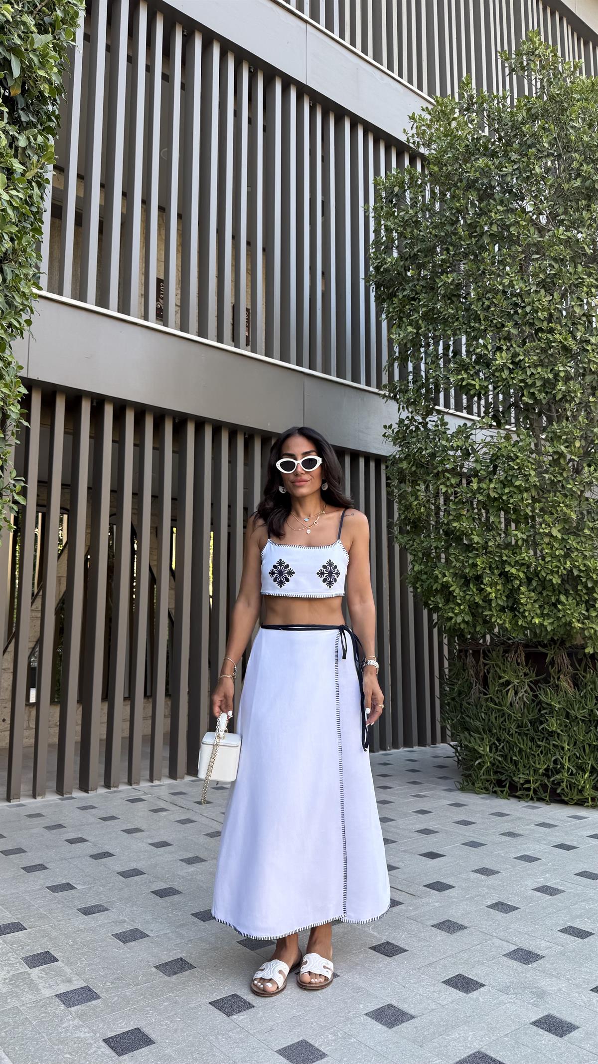 Kontrast Süs Dikiş ve Nakışlı Pamuklu Takım EKRU