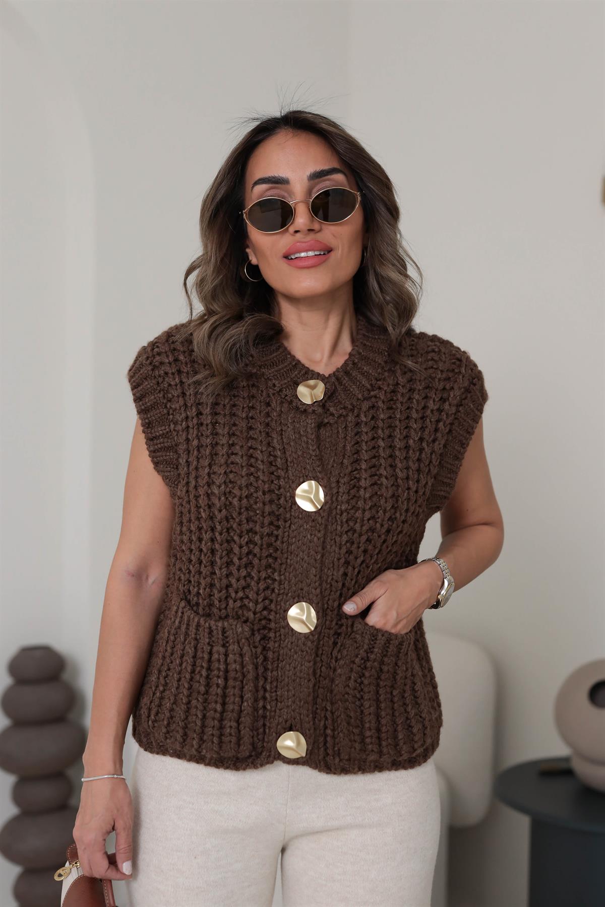 0961 Bisiklet Yaka Gold Düğme Detaylı Kolsuz Hırka KAHVE