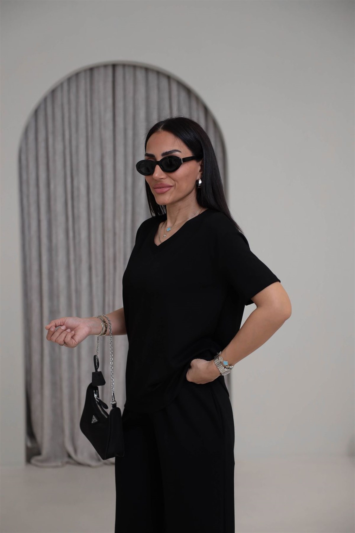 T927 V Yaka Modal Kumaş Tshirt SİYAH