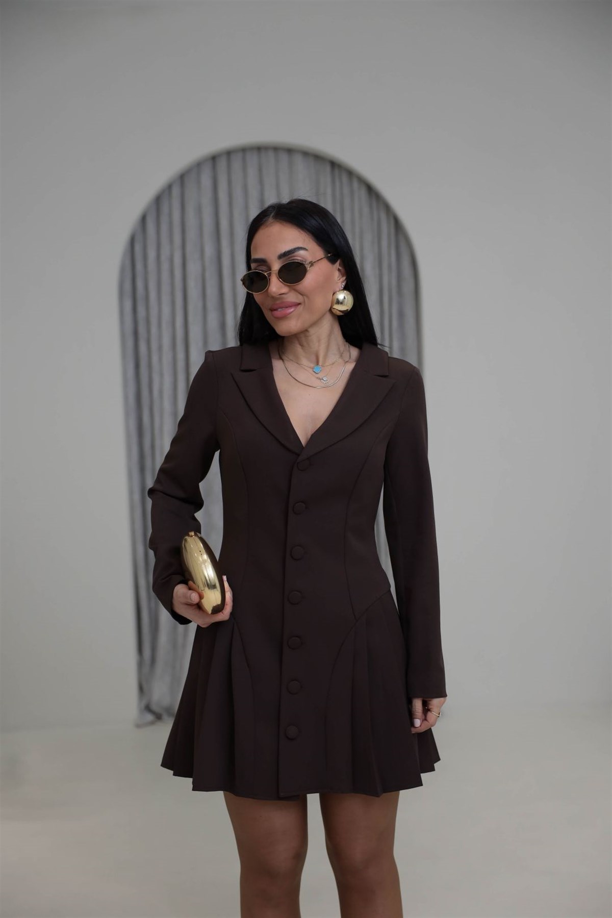 1300 Yaka Detaylı Önden Düğmeli Piliseli Elbise ACI KAHVE