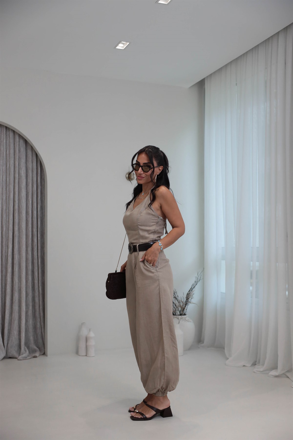 2330 Boyundan Bağlamalı Tencel Tulum KOYU BEJ