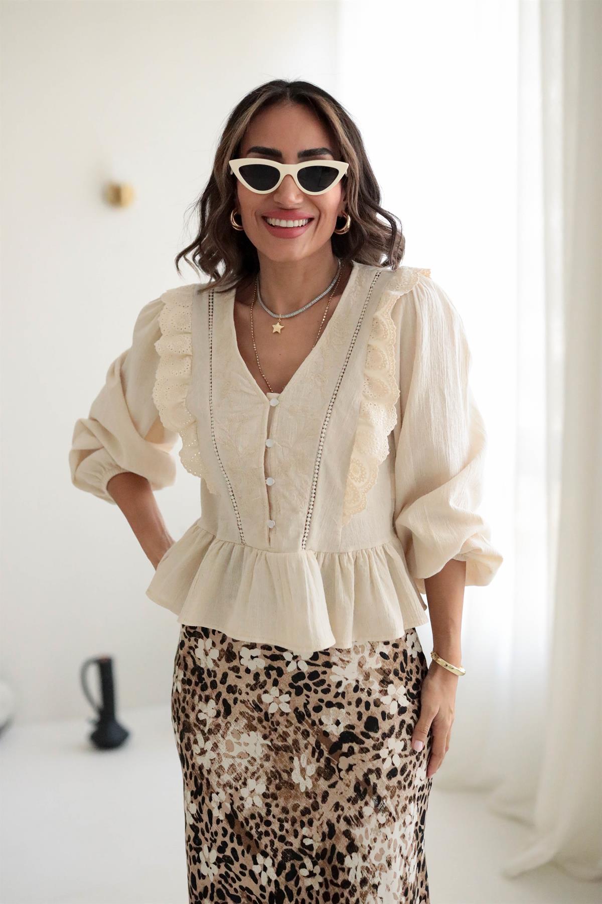 5137 Kolları Lastikli Önden Düğmeli Bluz