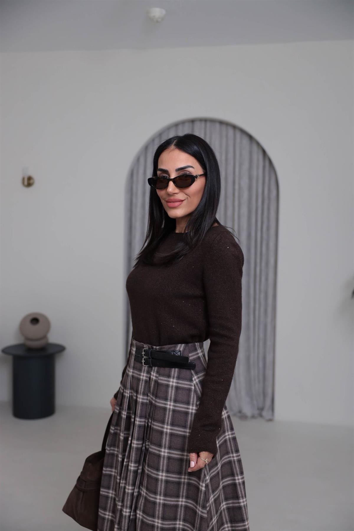 0836 Kayık Yaka Pullu Simli Triko KAHVE