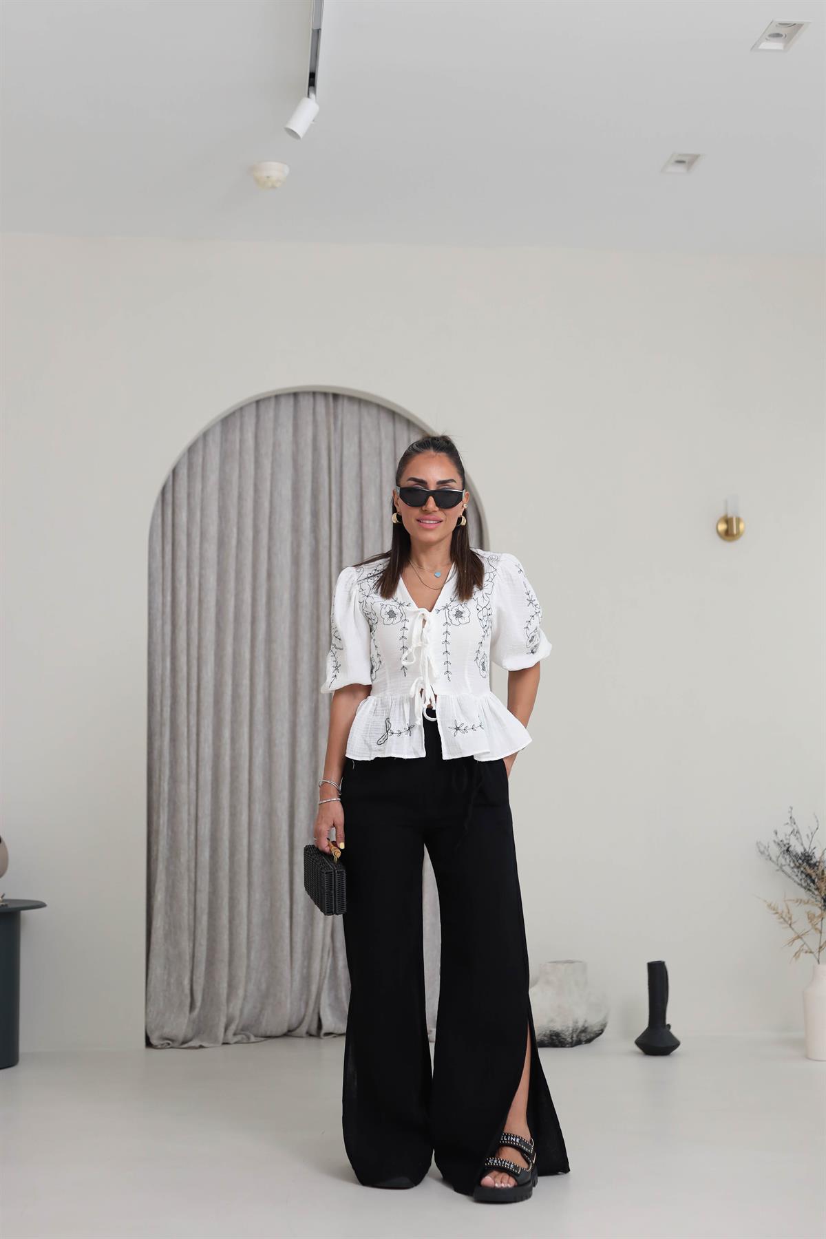 7925 Nakışlı Bağcık Detaylı Müslin Bluz EKRU