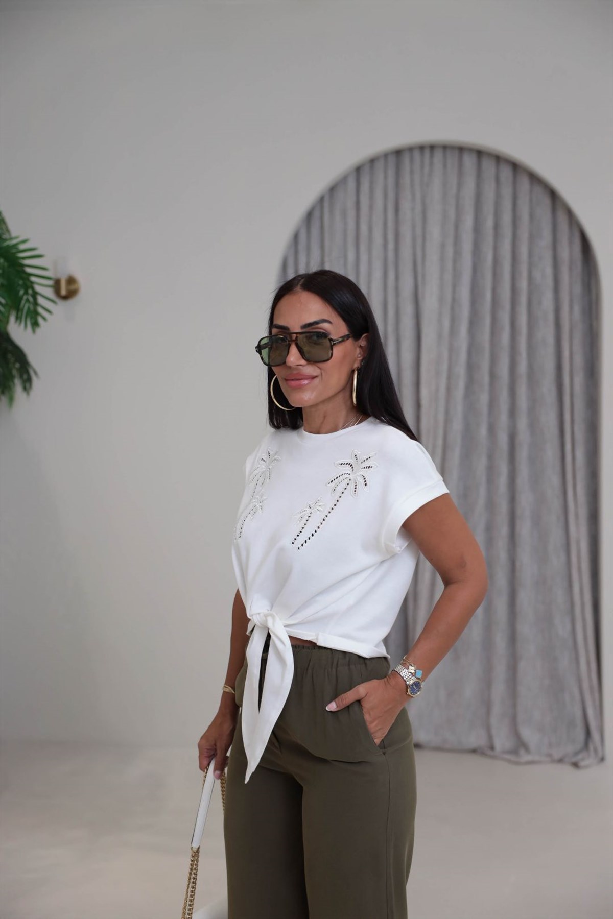 8471 Bağlama Detay Palmiye Nakışlı Tshirt EKRU