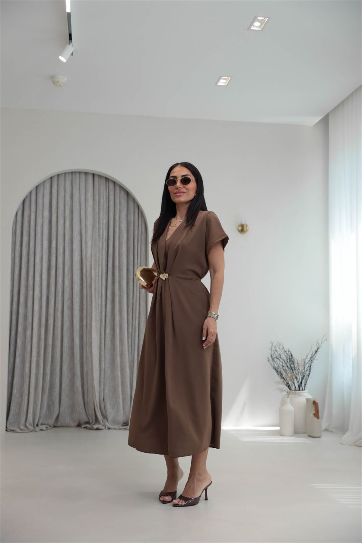 7285 Önü Gold Aksesuarlı Elbise KAHVE