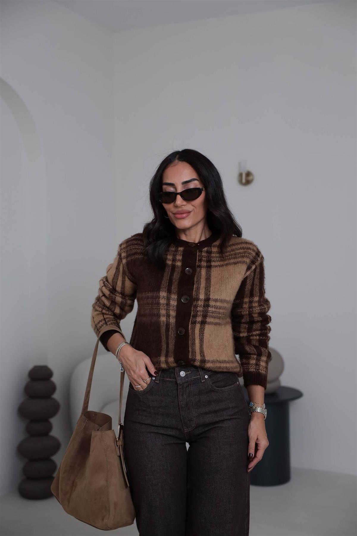 0092 Bisiklet Yaka Kare Desenli Hırka BEJ-KAHVE