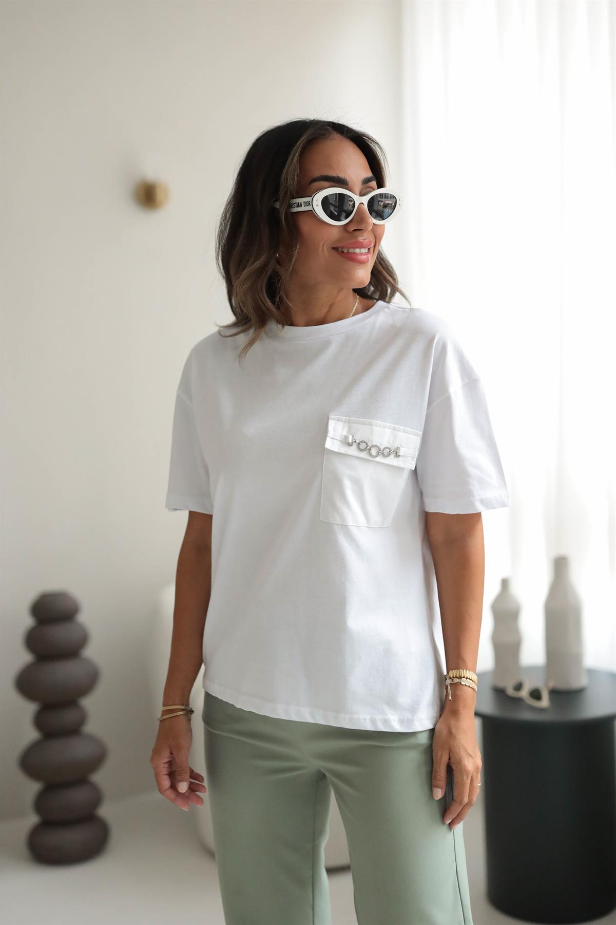 0001 Cep Zincirli Taş Detaylı Pamuklu Tshirt