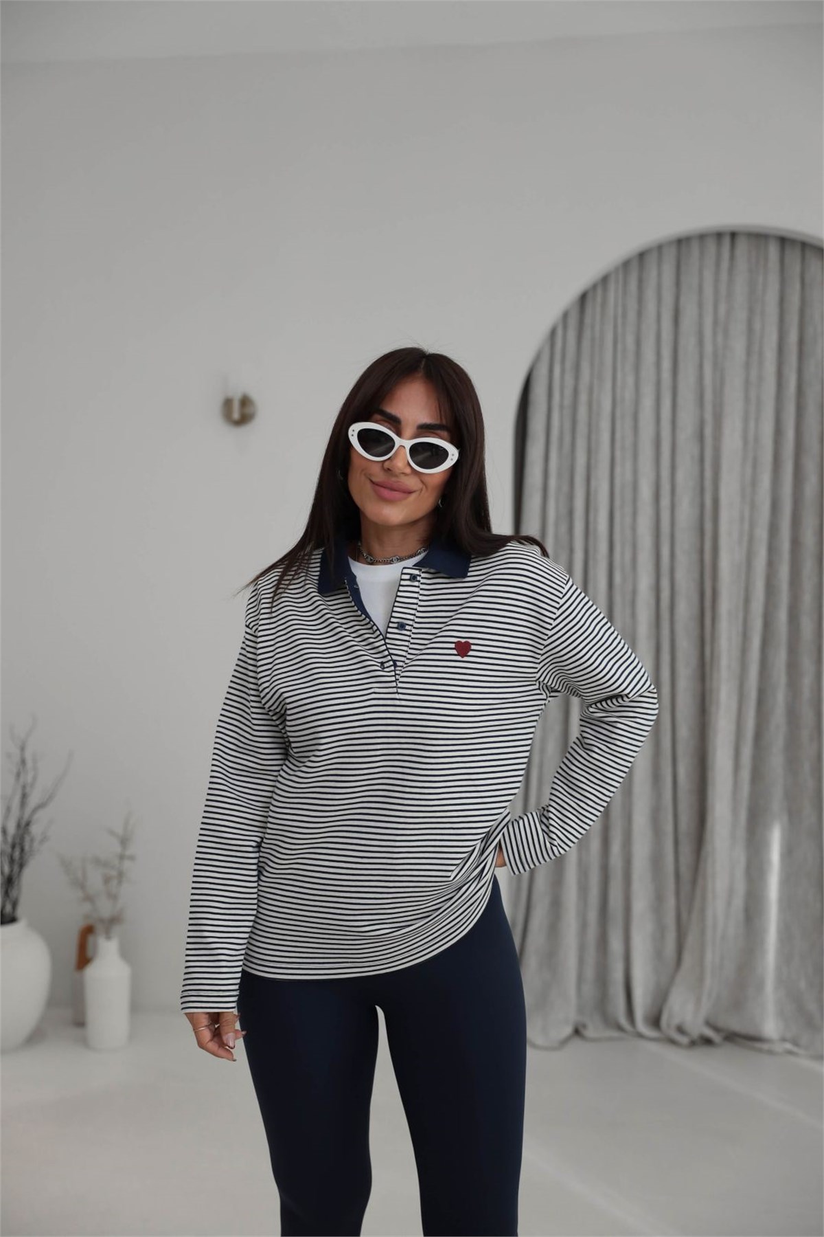 9022 Çizgili Polo Yaka Kalp Nakışlı Bluz LACİVERT