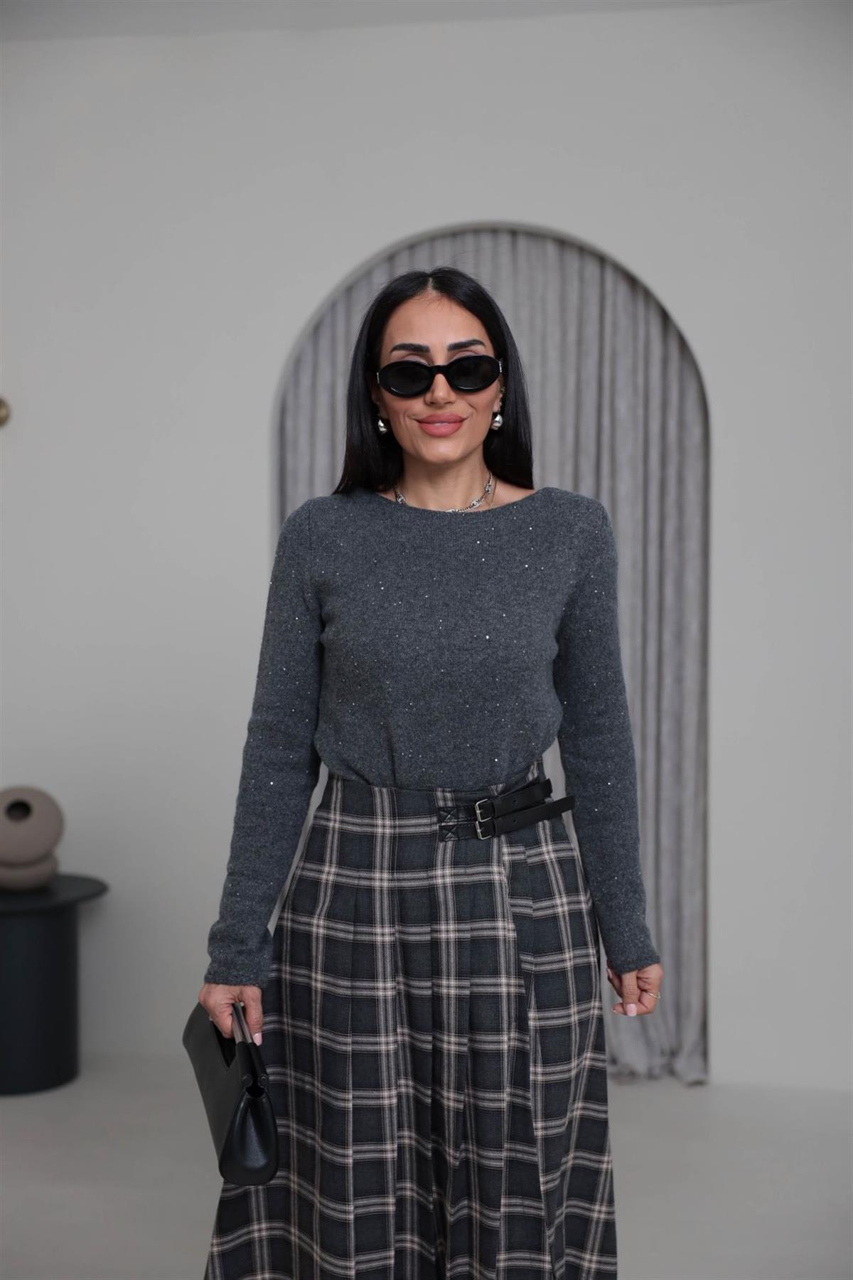 0836 Kayık Yaka Pullu Simli Triko FÜME