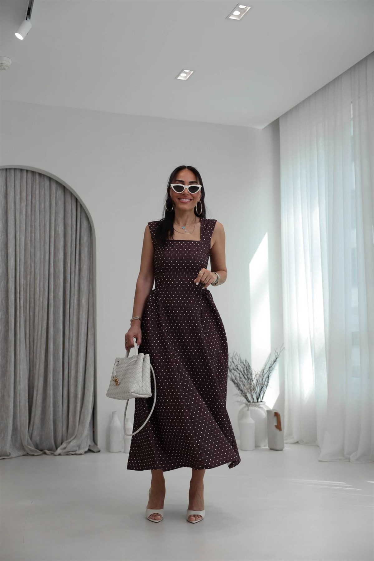 3950 Kalın Askılı Kare Yaka Puantiyeli Vintage Elbise KAHVE