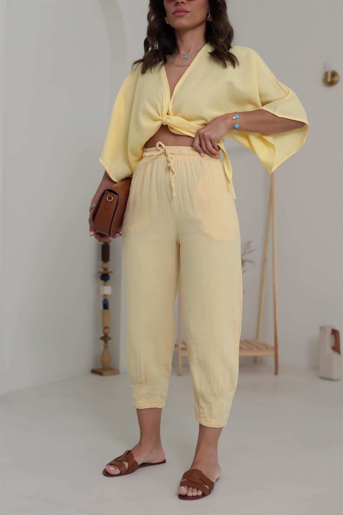 0255Y Paçası Pensli Müslin Pantolon AÇIK SARI