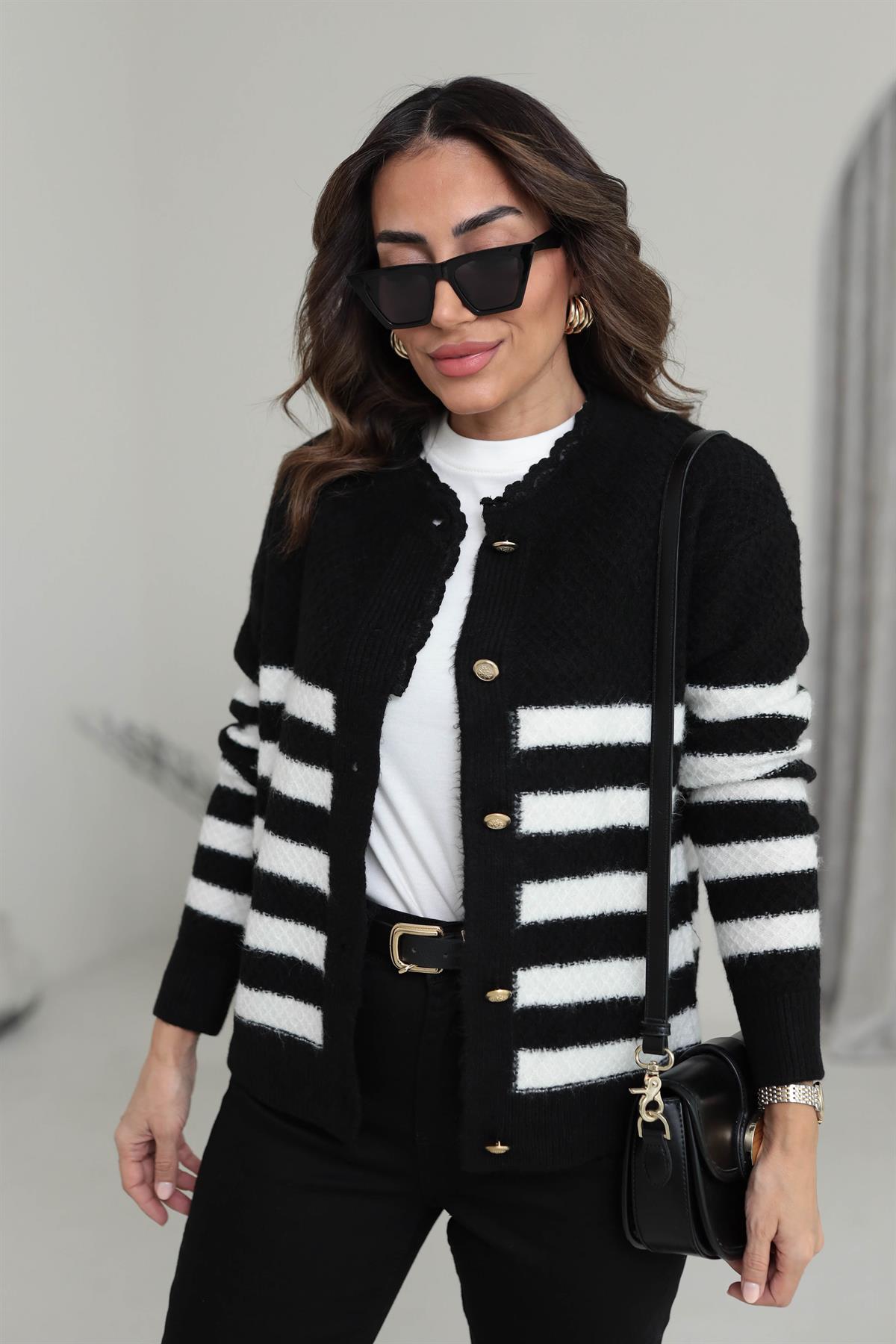 Yaka Dantelli Gold Düğmeli Hırka SİYAHBEYAZ