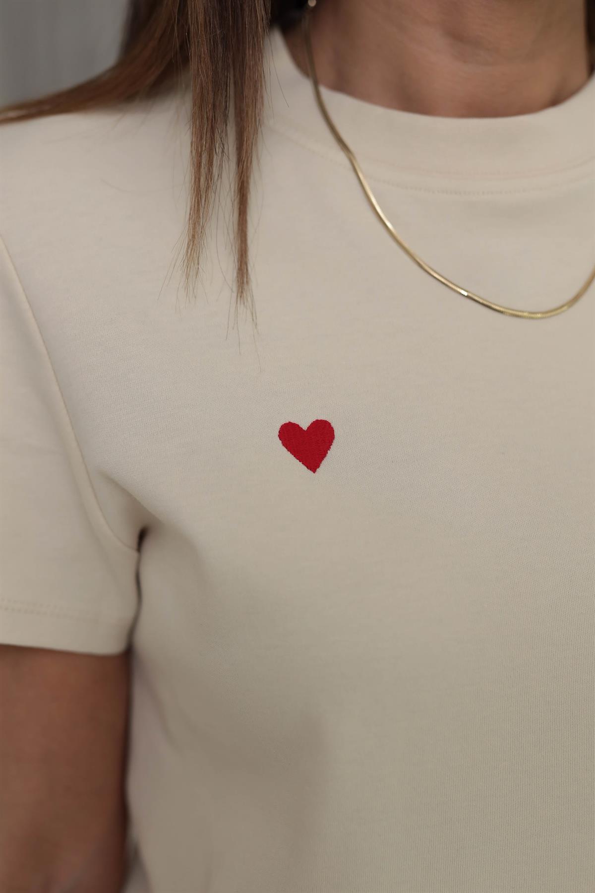 0584 Bisiklet Yaka Kalp Nakış Tshirt BEJ