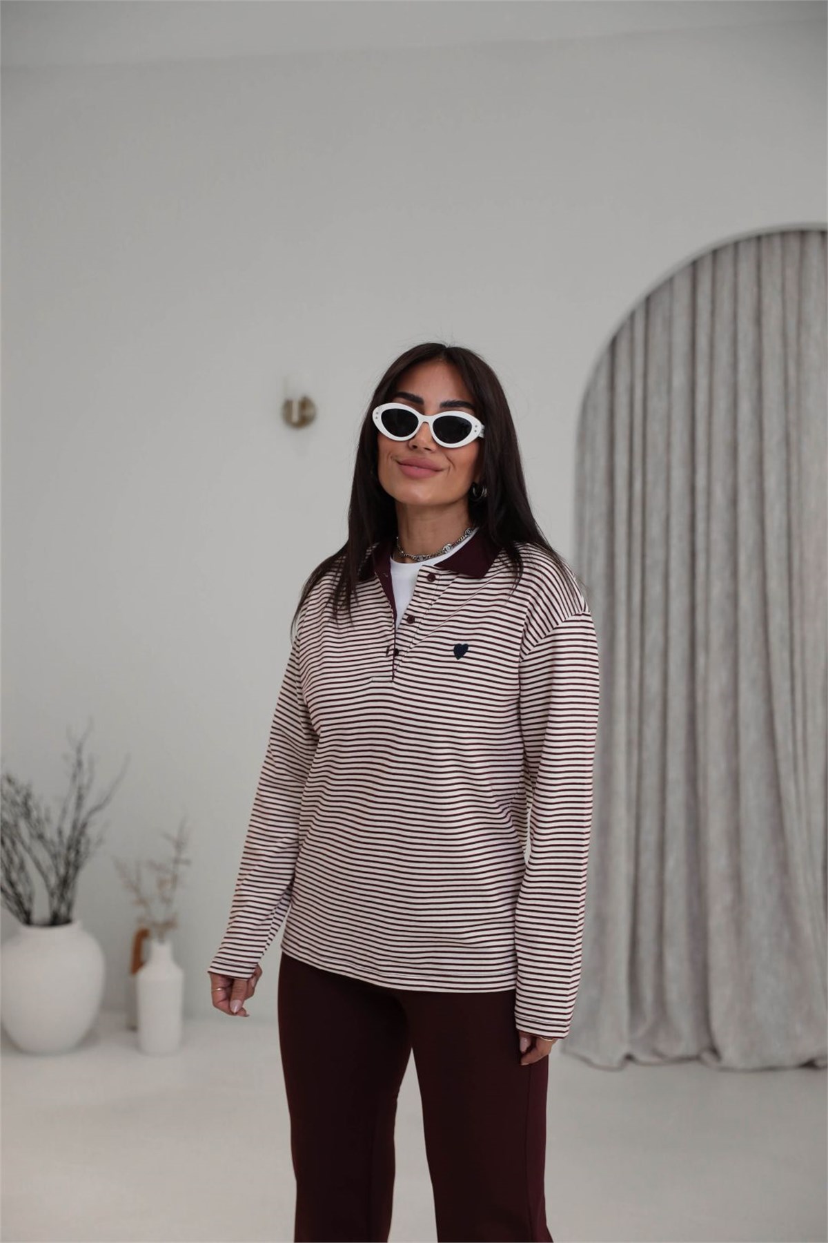 9022 Çizgili Polo Yaka Kalp Nakışlı Bluz BORDO