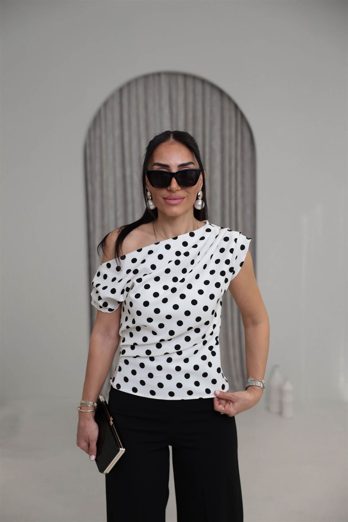 1779 Kayık Yaka Yan Drapeli Puantiyeli Bluz BEYAZ