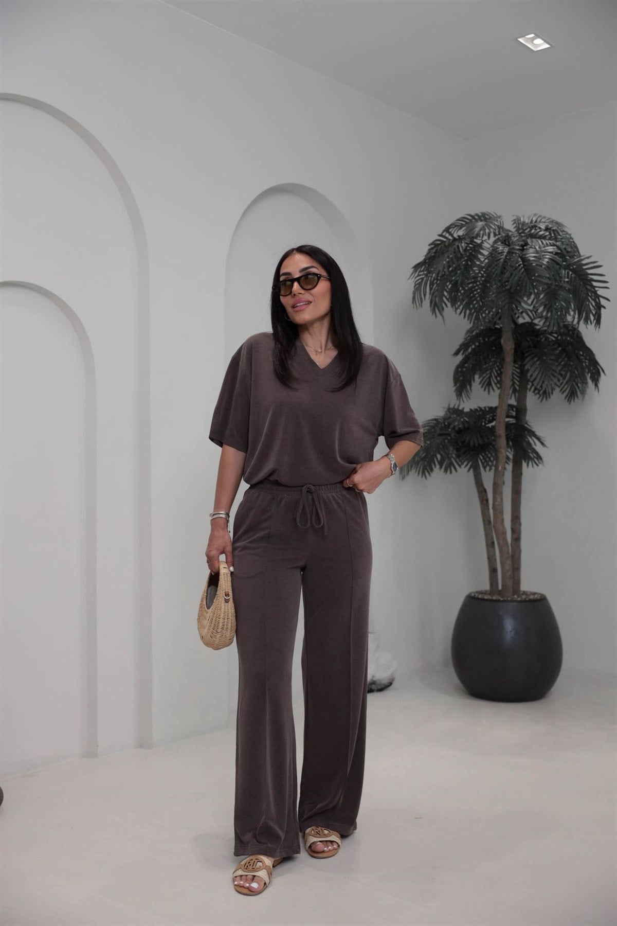 7342 Yırtmaçlı V Yaka Modal Tshirt & Çimalı Pantolon Takım KAHVE