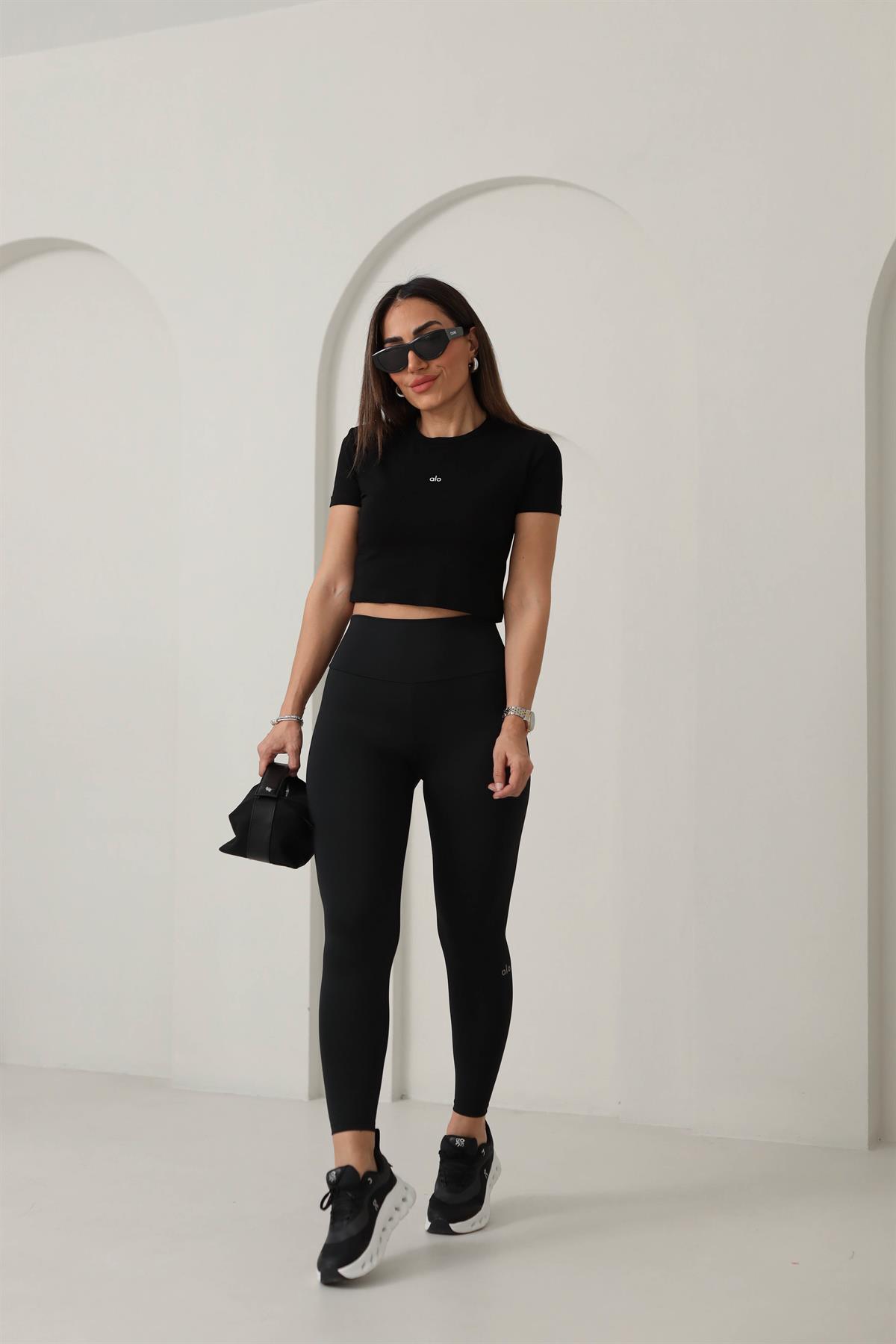 8601 Yazı Detaylı Crop Tshirt SİYAH