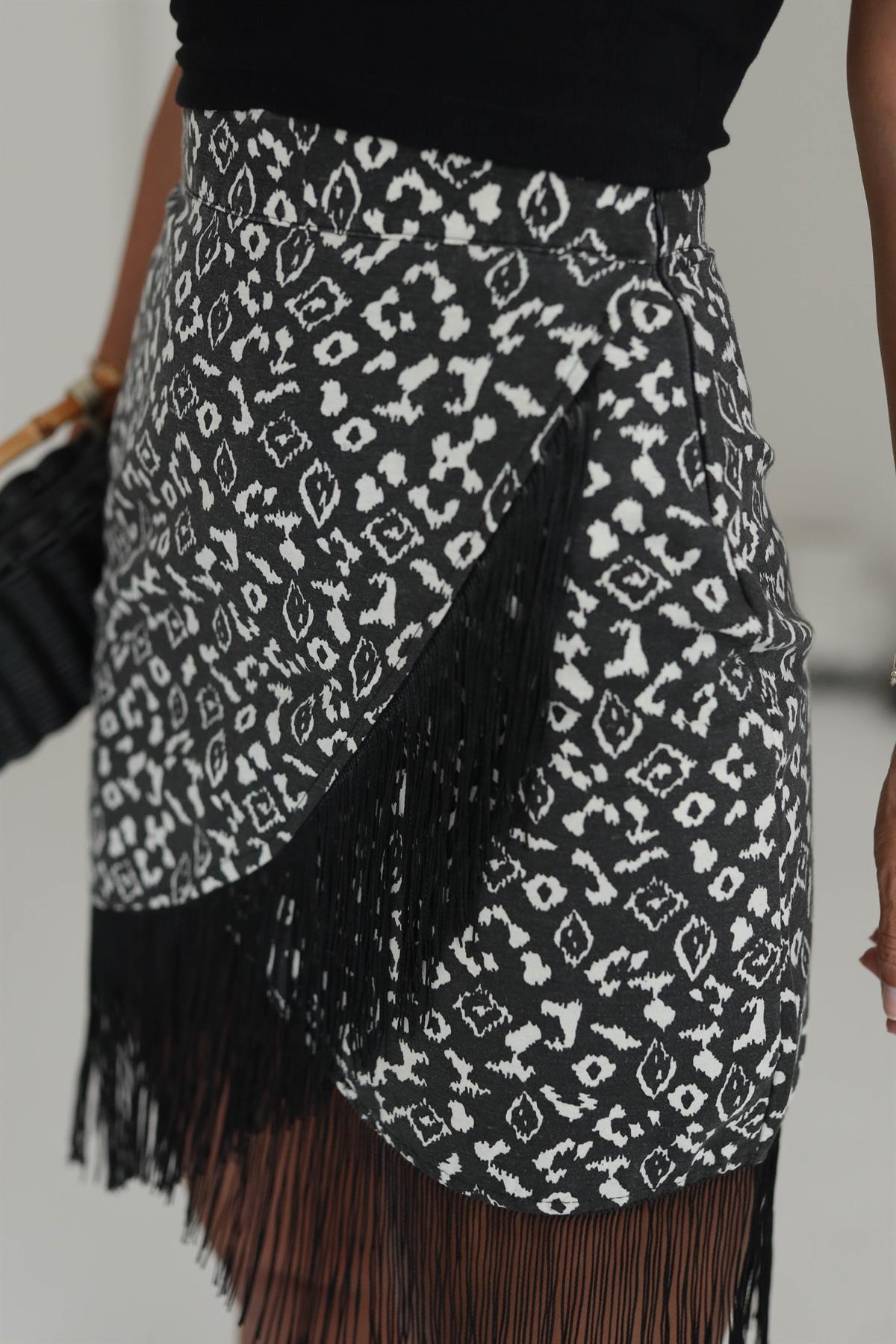 0039 Asimetrik Kesimli Püsküllü Desenli Etek