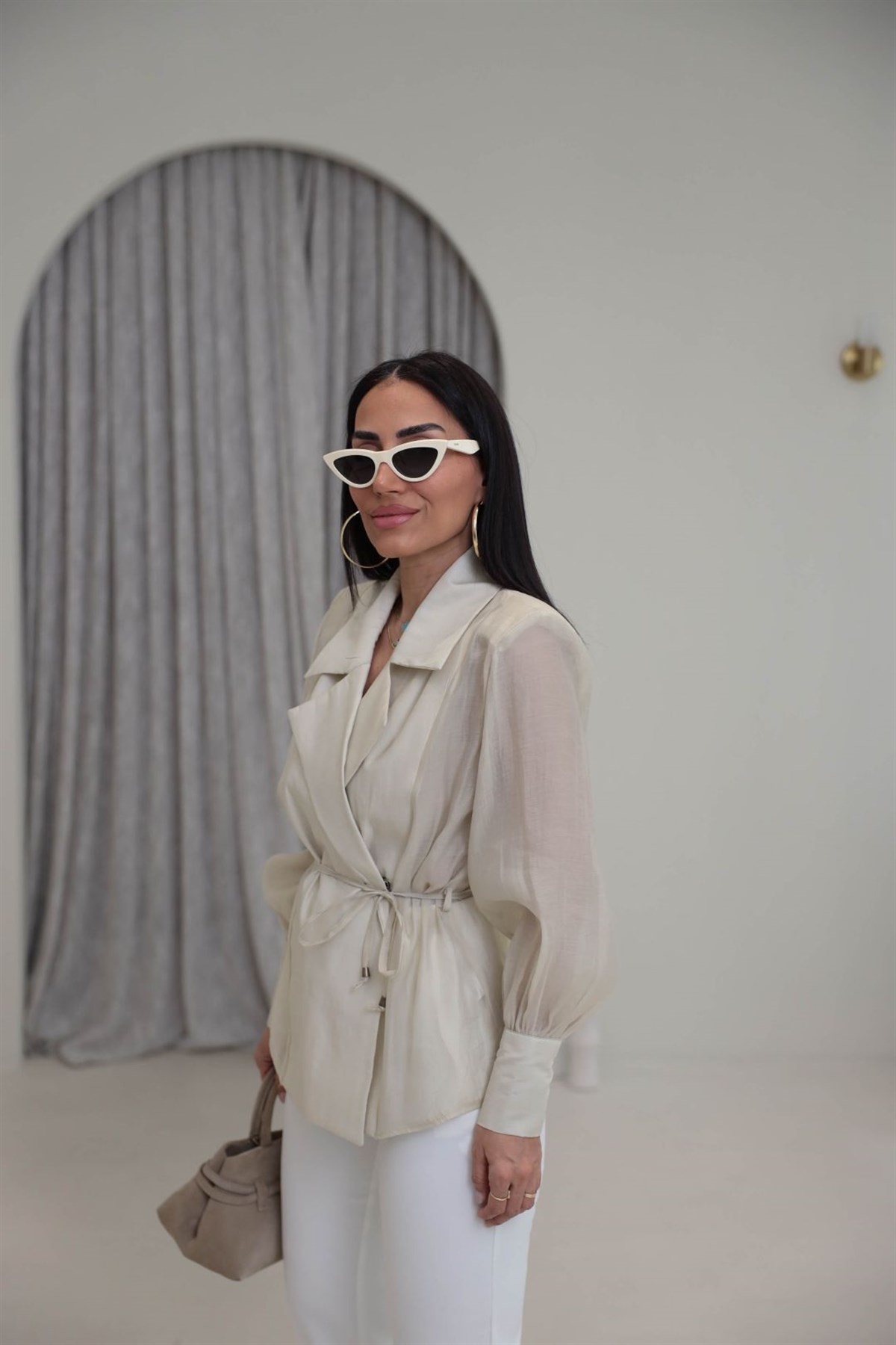 5029 Kruvaze Vatkalı Bağcıklı Tencel Gömlek TAŞ