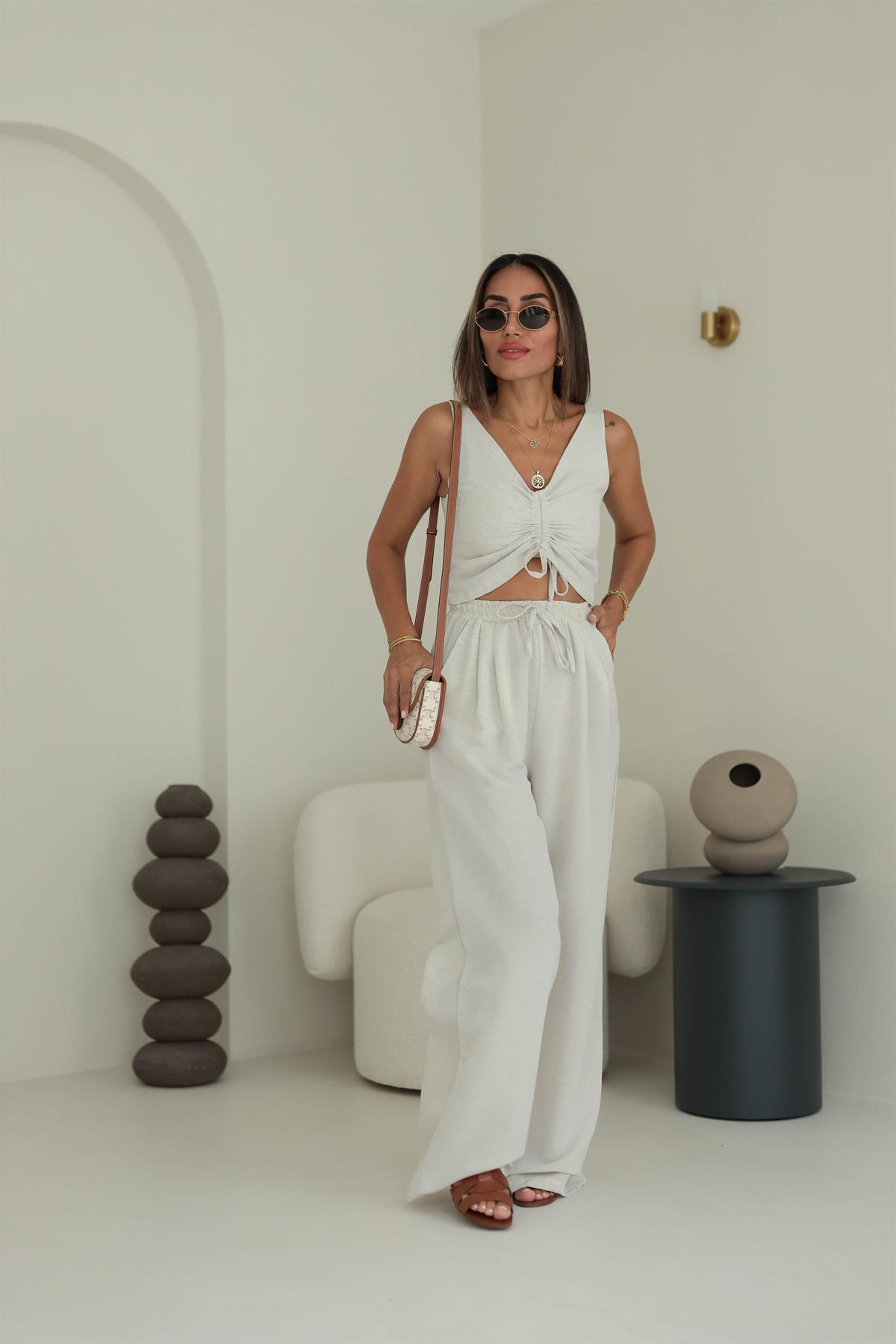 8940 Önü Büzgü Detaylı Keten Takım