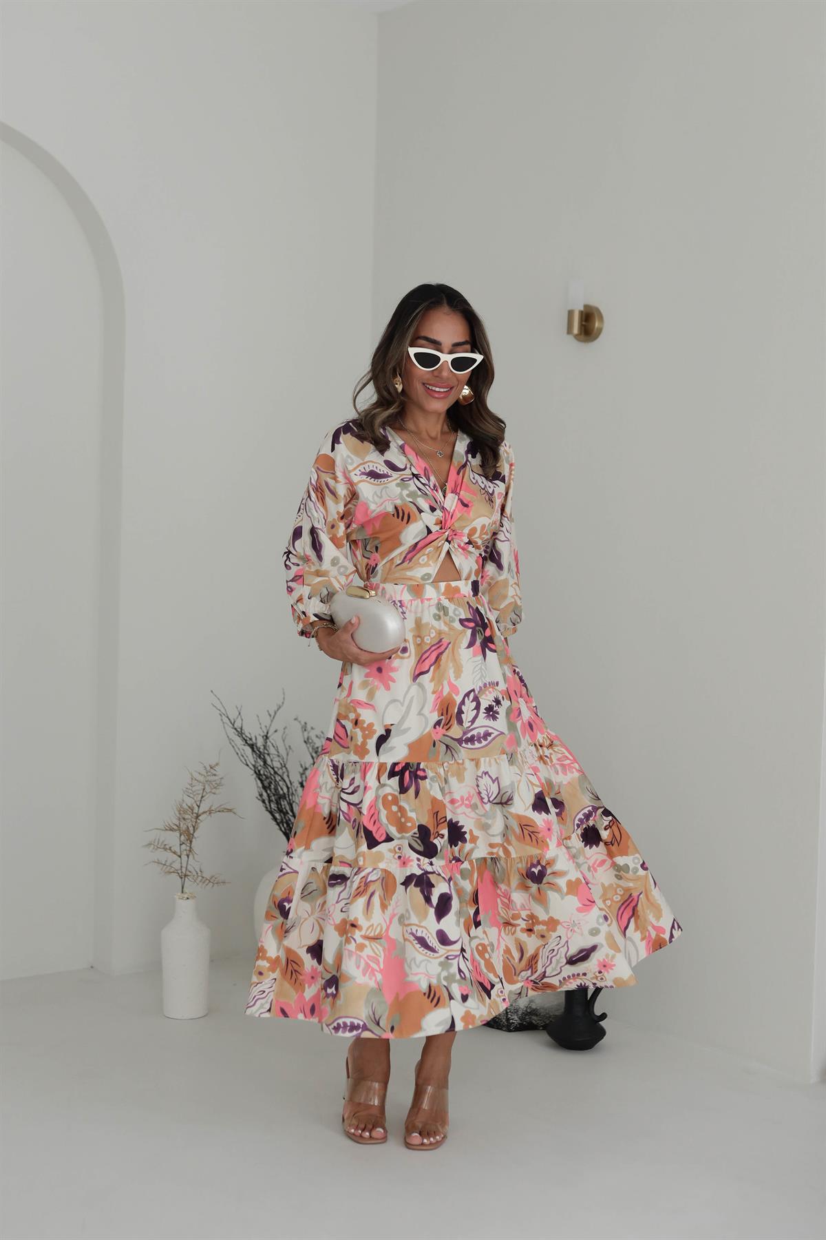 2953 V Yaka Sırt Dekolteli Çiçek Desen Elbise