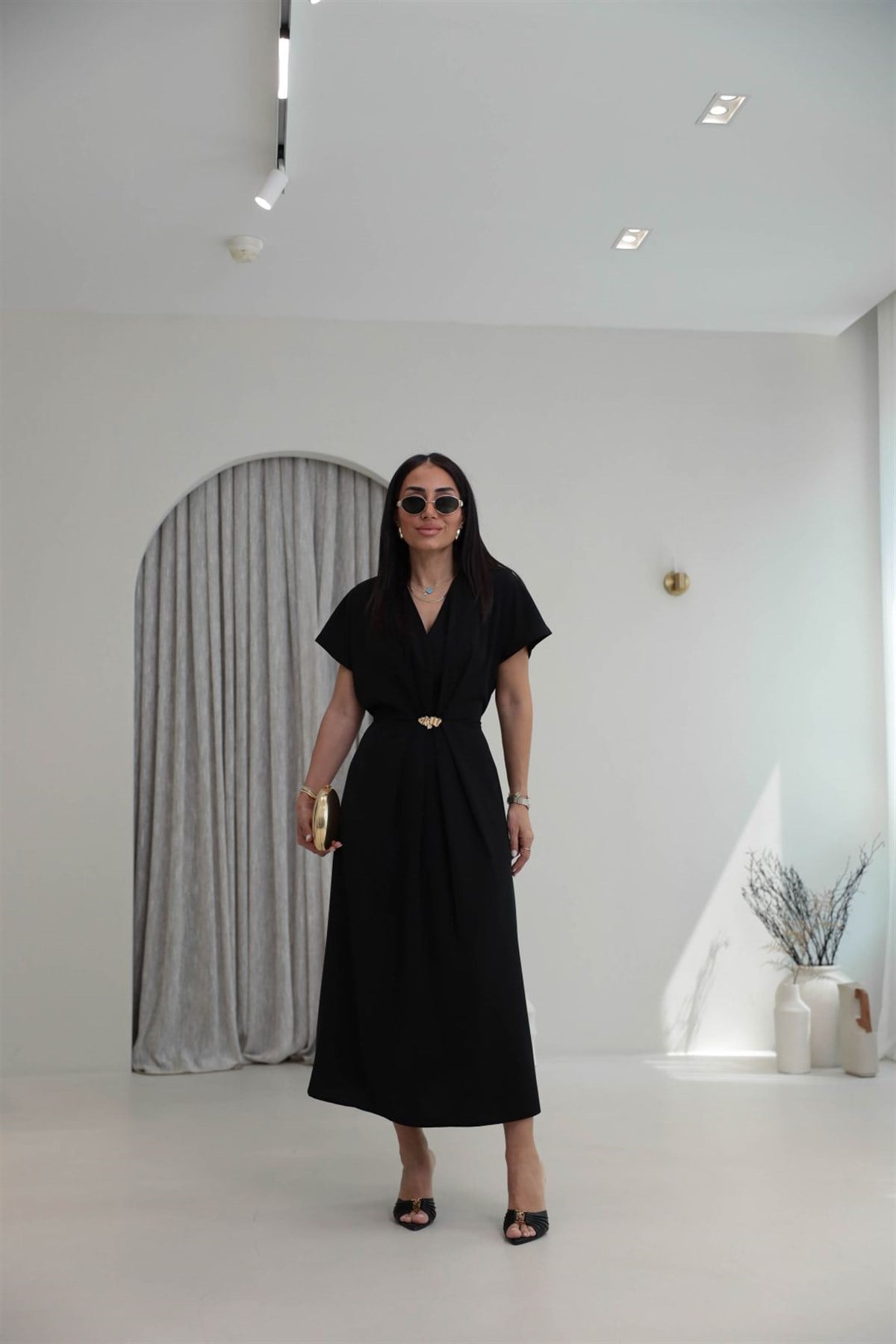 7285 Önü Gold Aksesuarlı Elbise SİYAH