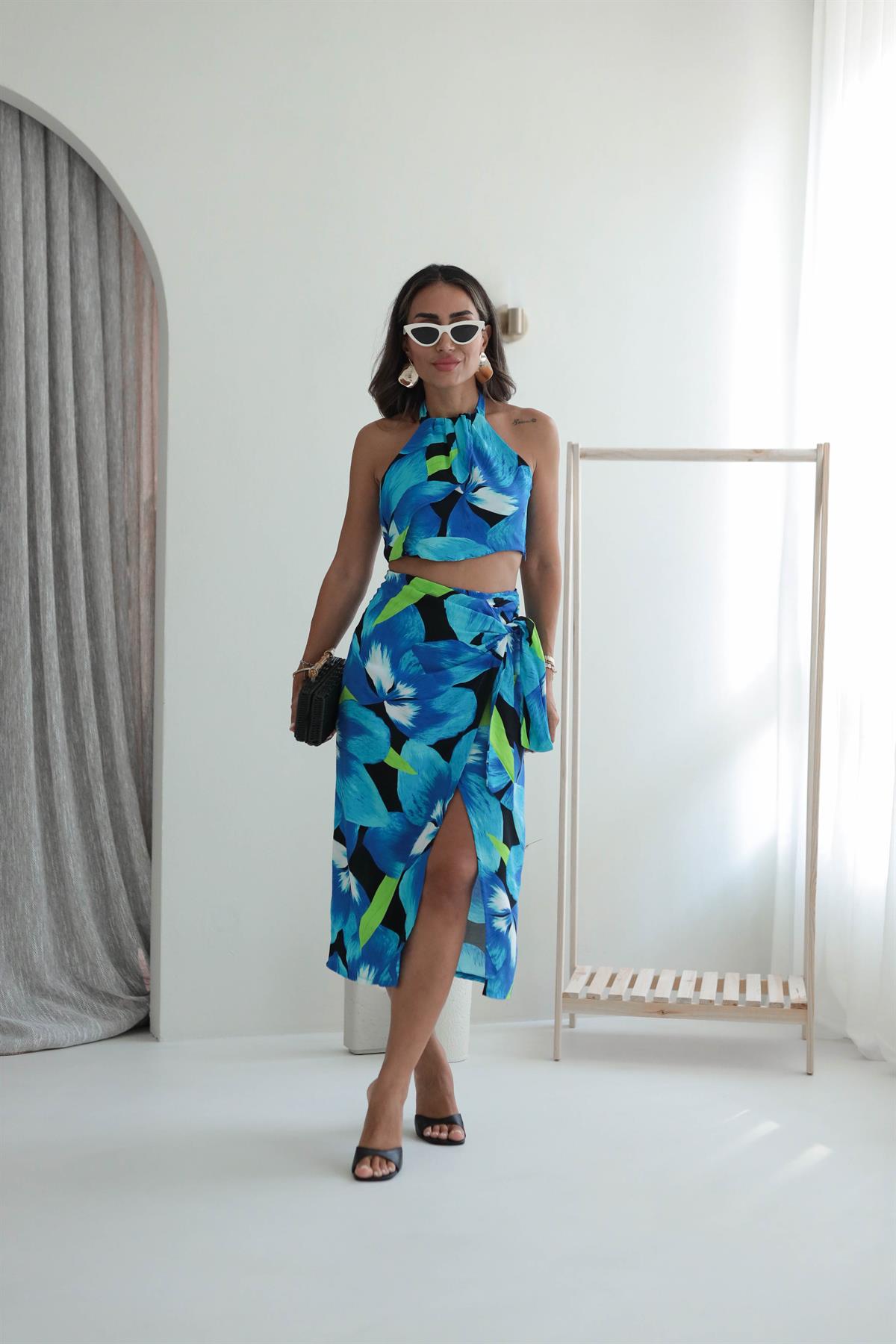 8790 Boyundan Bağlamalı Büstiyer & Anvelop Etekli Takım