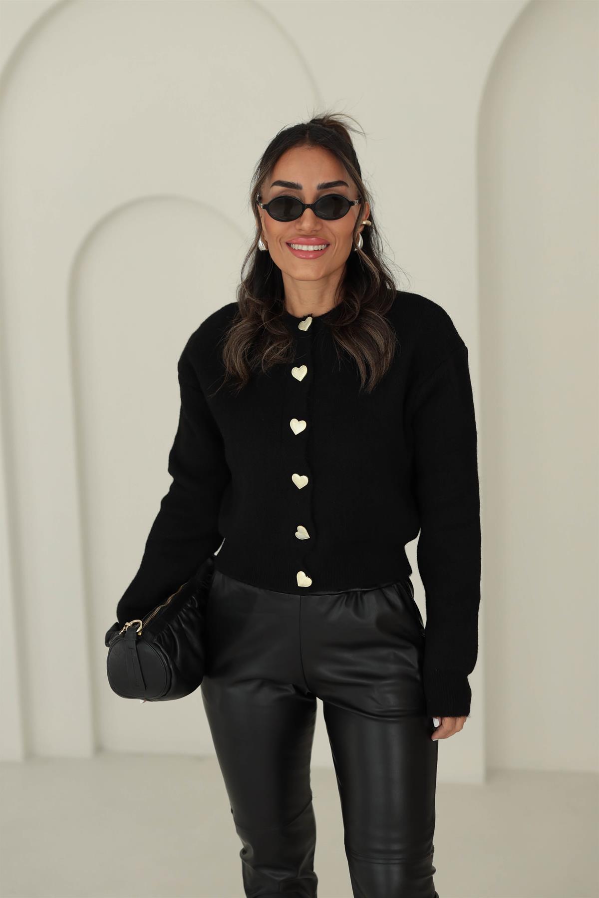 2236 Kalp Düğmeli Triko Hırka