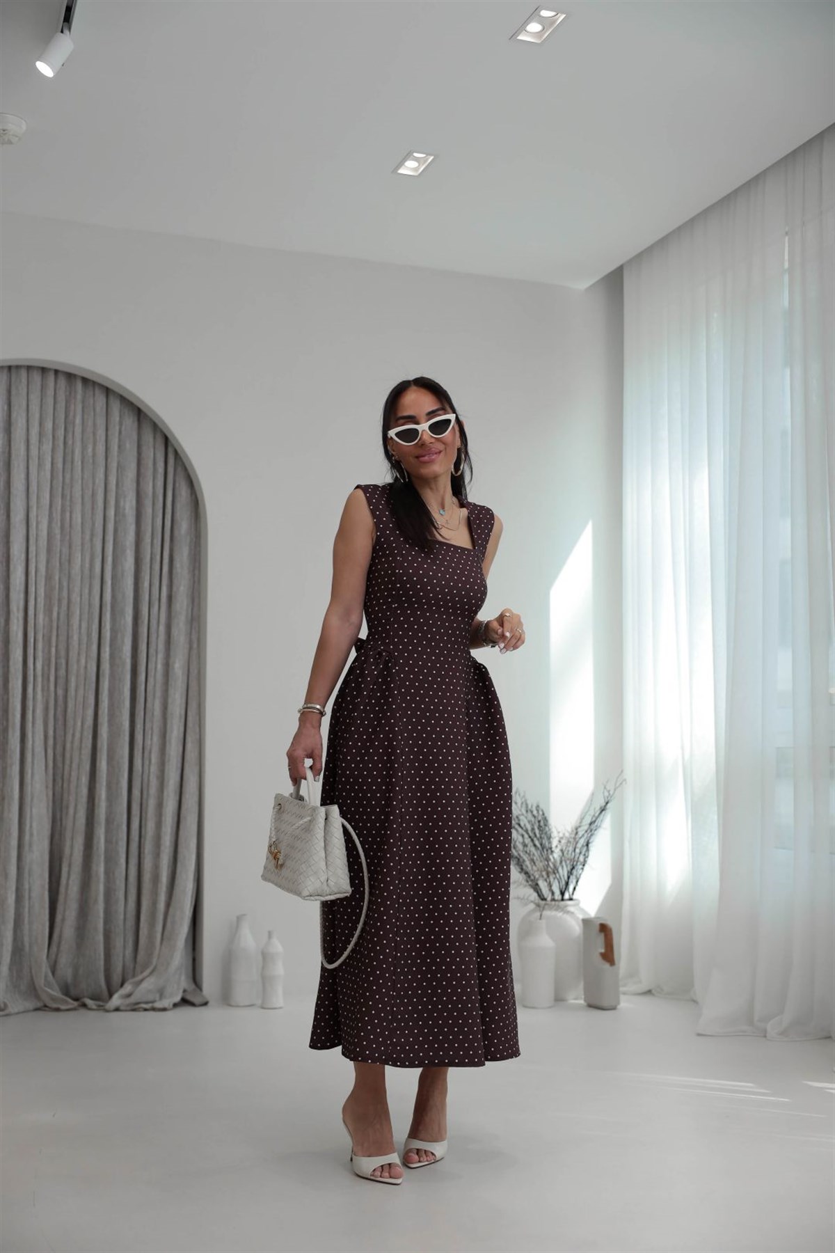 3950 Kalın Askılı Kare Yaka Puantiyeli Vintage Elbise KAHVE